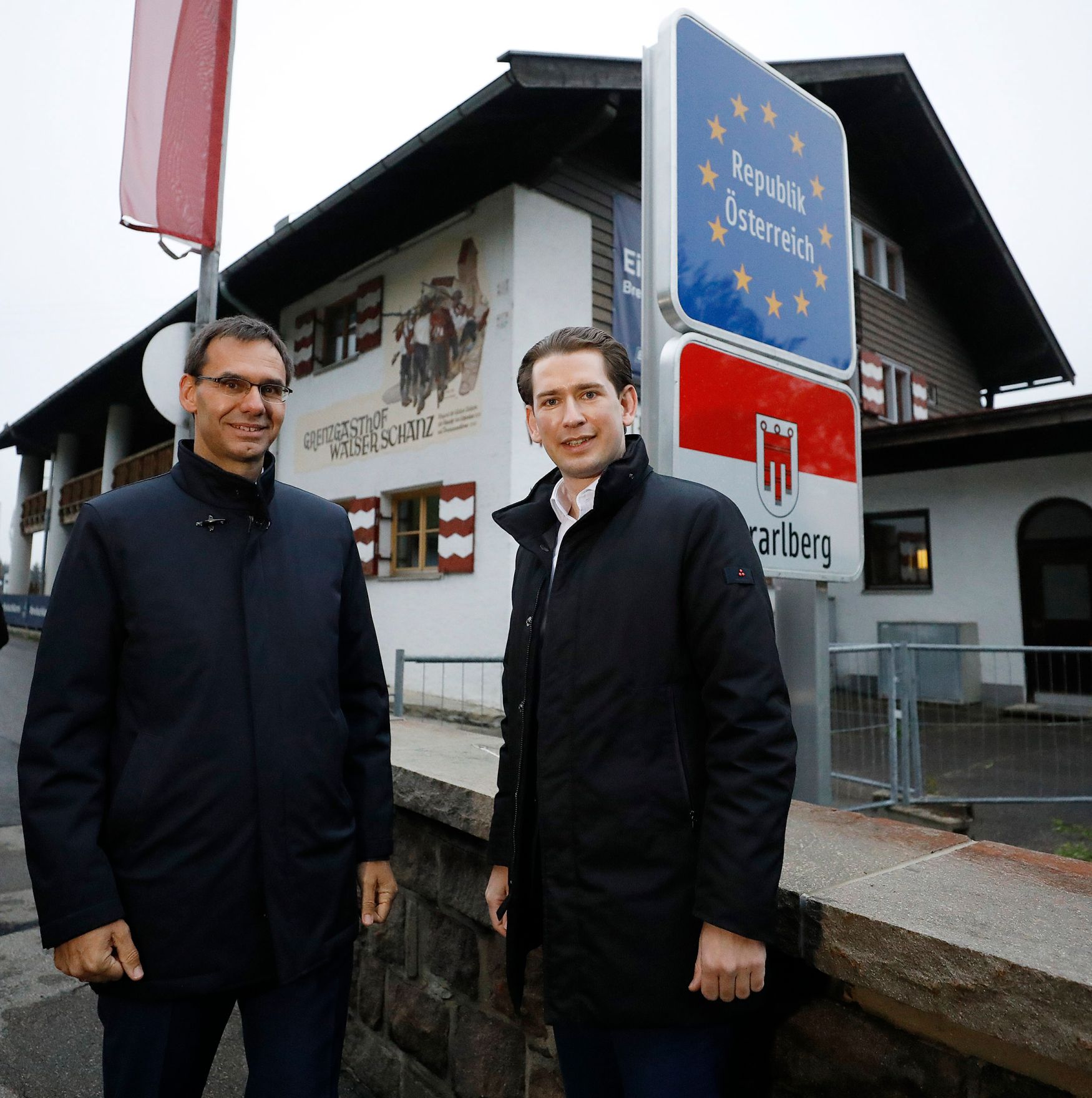 Am 14. Mai 2020 besuchte Bundeskanzler Sebastian Kurz (r.) das Kleinwalsertal. Im Bild mit Landeshauptmann Markus Wallner (l.).