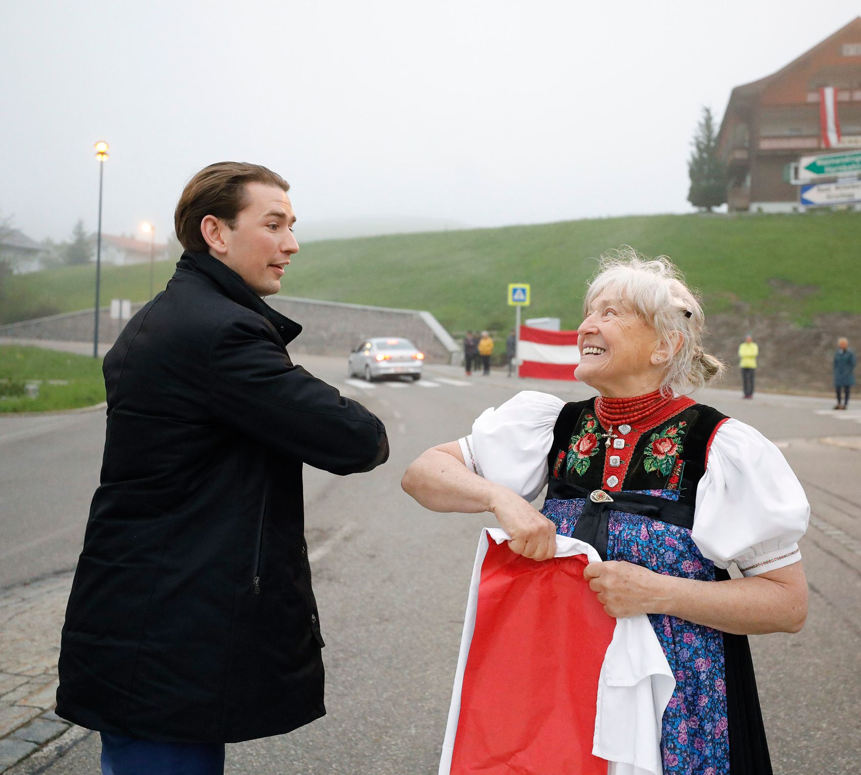 Am 14. Mai 2020 besuchte Bundeskanzler Sebastian Kurz (l.) das Kleinwalsertal.