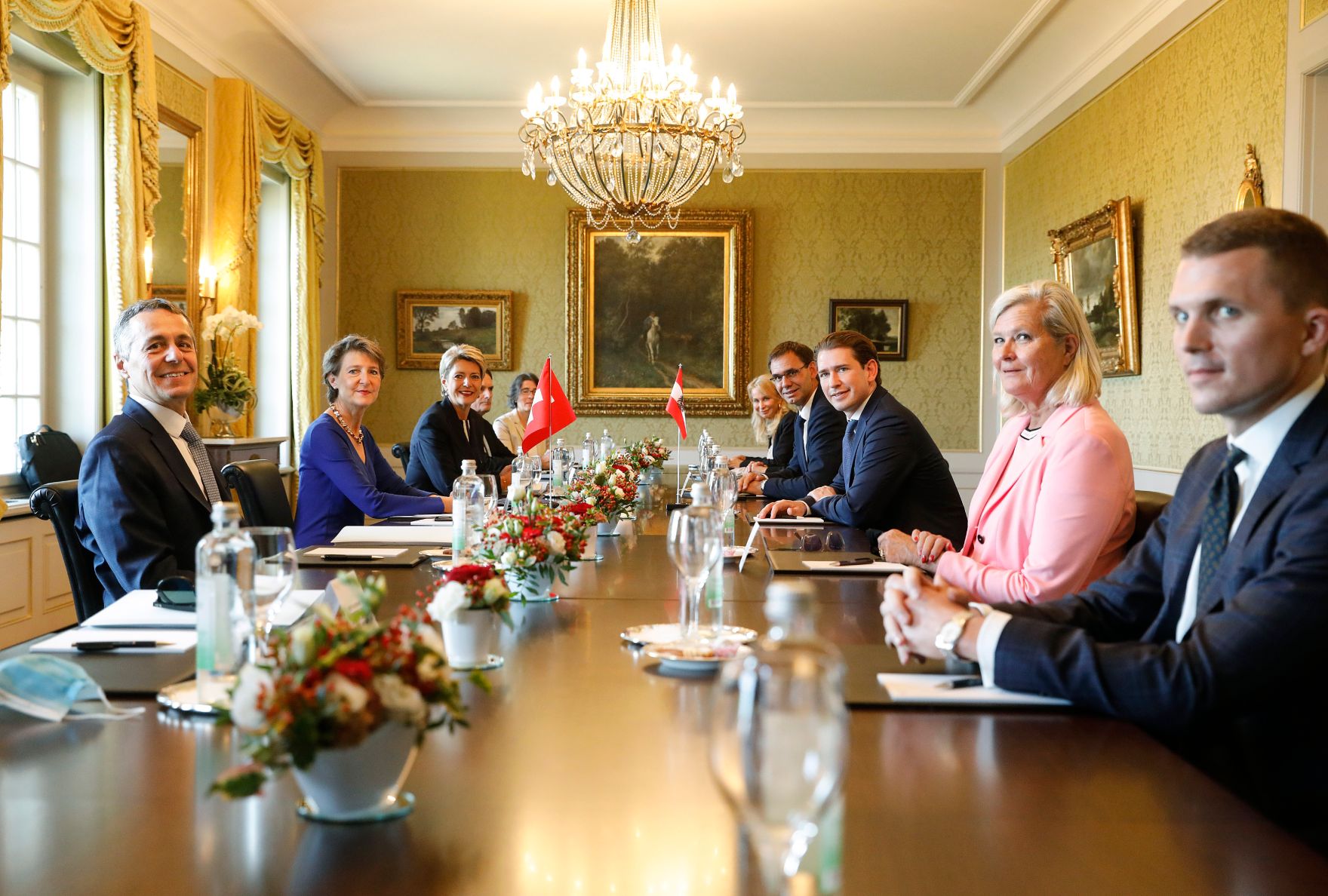 Am 18. September 2020 traf Bundeskanzler Sebastian Kurz (3.v.r.) im Rahmen seines Arbeitsbesuchs in der Schweiz die Schweizer Bundespr&auml;sidentin Simonetta Sommaruga (2.v.r.).