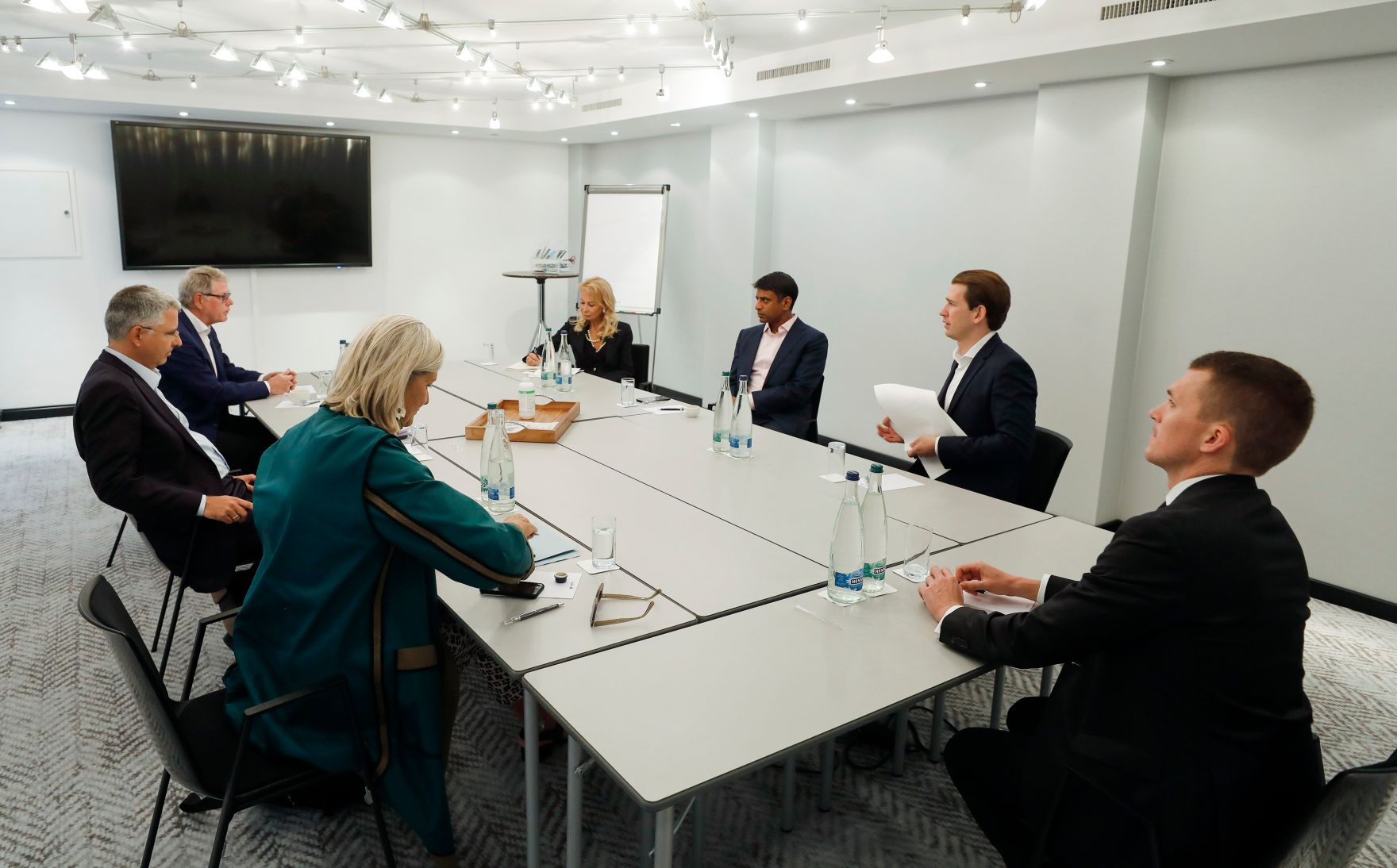 Am 19. September 2020 traf Bundeskanzler Sebastian Kurz im Rahmen seines Arbeitsbesuchs in der Schweiz die CEO&acute;s von Roche, Severin Schwan, Novartis, Vasant Narasimhan und Lonza, Pierre-Alain Ruffieux.