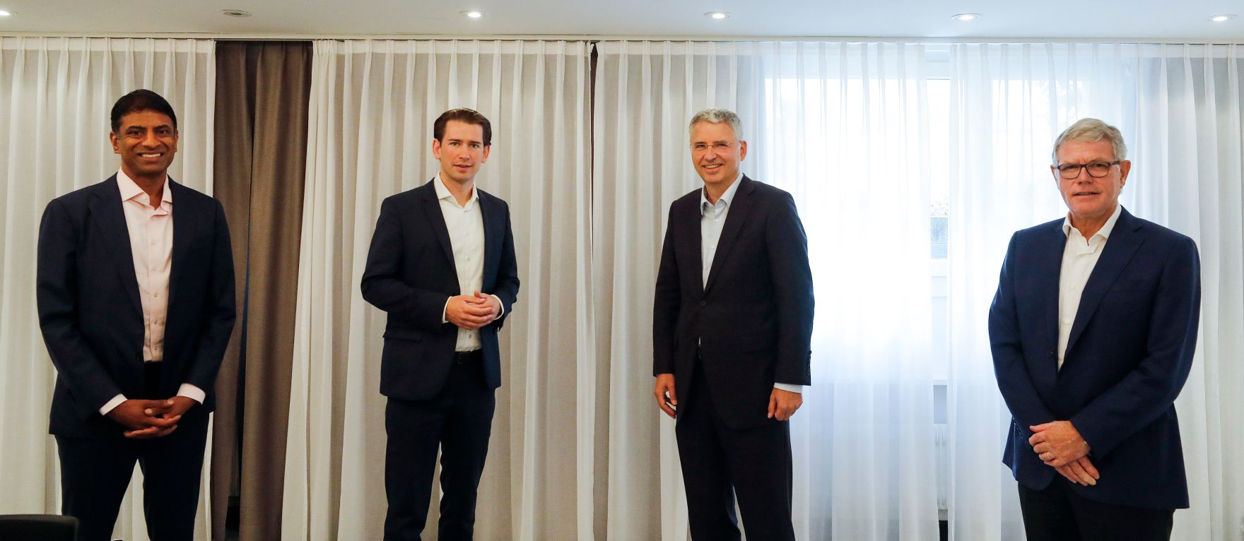 Am 19. September 2020 traf Bundeskanzler Sebastian Kurz (m.l.) im Rahmen seines Arbeitsbesuchs in der Schweiz die CEO&acute;s von Roche, Severin Schwan (m.r.), Novartis, Vasant Narasimhan (l.) und Lonza, Pierre-Alain Ruffieux (r.).