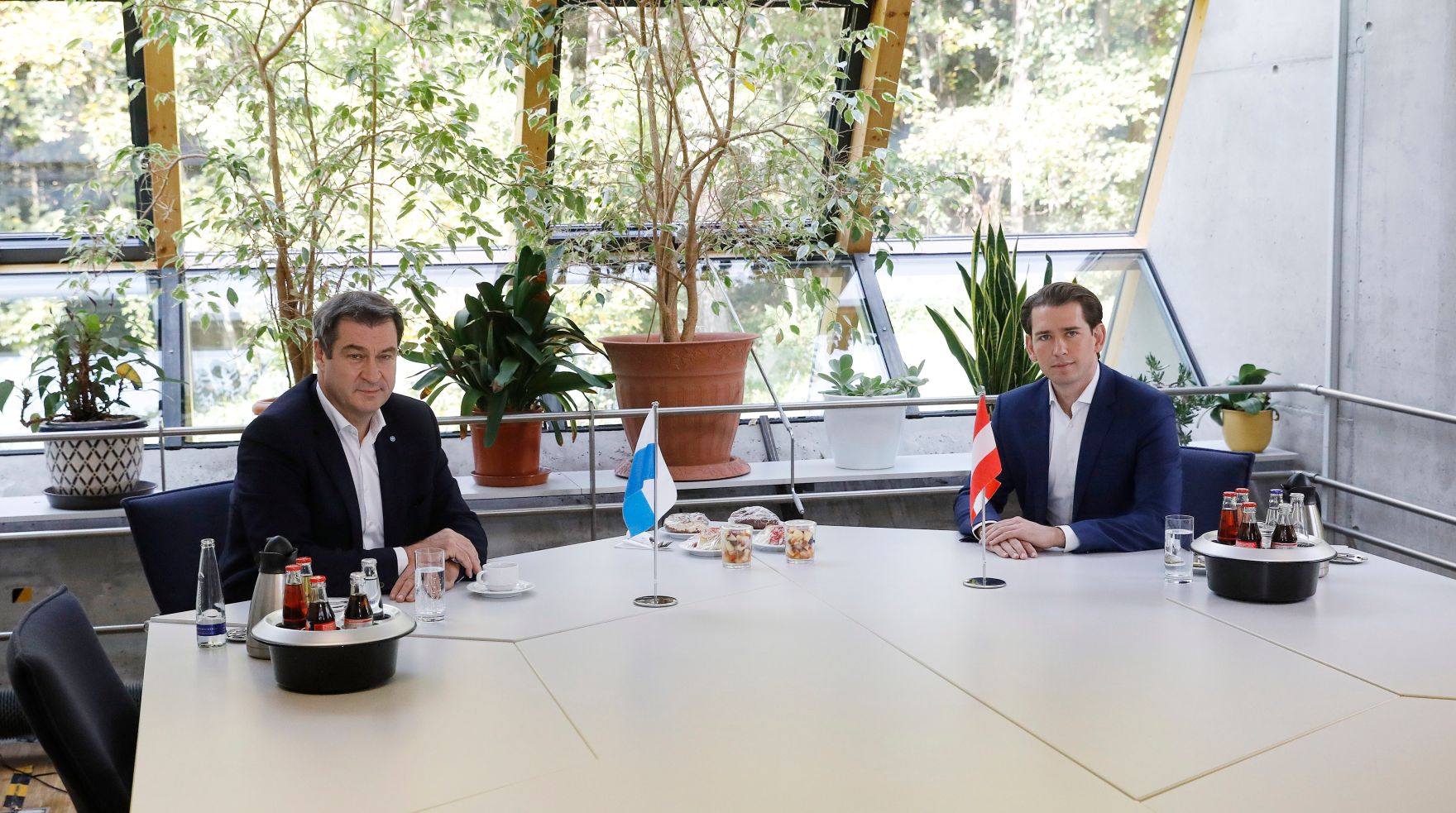 Am 9. Oktober 2020 traf Bundeskanzler Sebastian Kurz (r.) den Bayerischen Ministerpr&auml;sident Markus S&ouml;der (l.).
