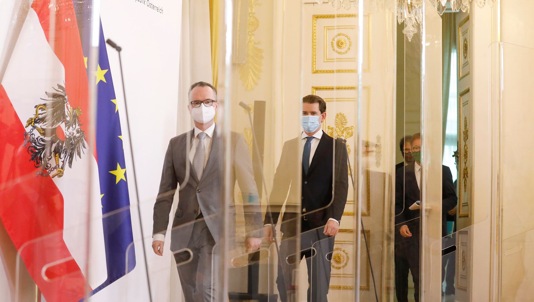 Am 29. Oktober 2020 fand eine Pressekonferenz nach dem Gespr&auml;ch mit Expertinnen und Experten zur Ressourcenlage an &Ouml;sterreichs Krankenh&auml;usern statt. Im Bild (v.l.n.r.) Klaus Markstaller, Leiter der der Universit&auml;tsklinik f&uuml;r An&auml;sthesie, Allgemeine Intensivmedizin und Schmerztherapie der MedUni Wien, Bundeskanzler Sebastian Kurz, Bundesminister Rudolf Anschober und Herwig Ostermann, Gesch&auml;ftsf&uuml;hrer der Gesundheit &Ouml;sterreich GmbH.