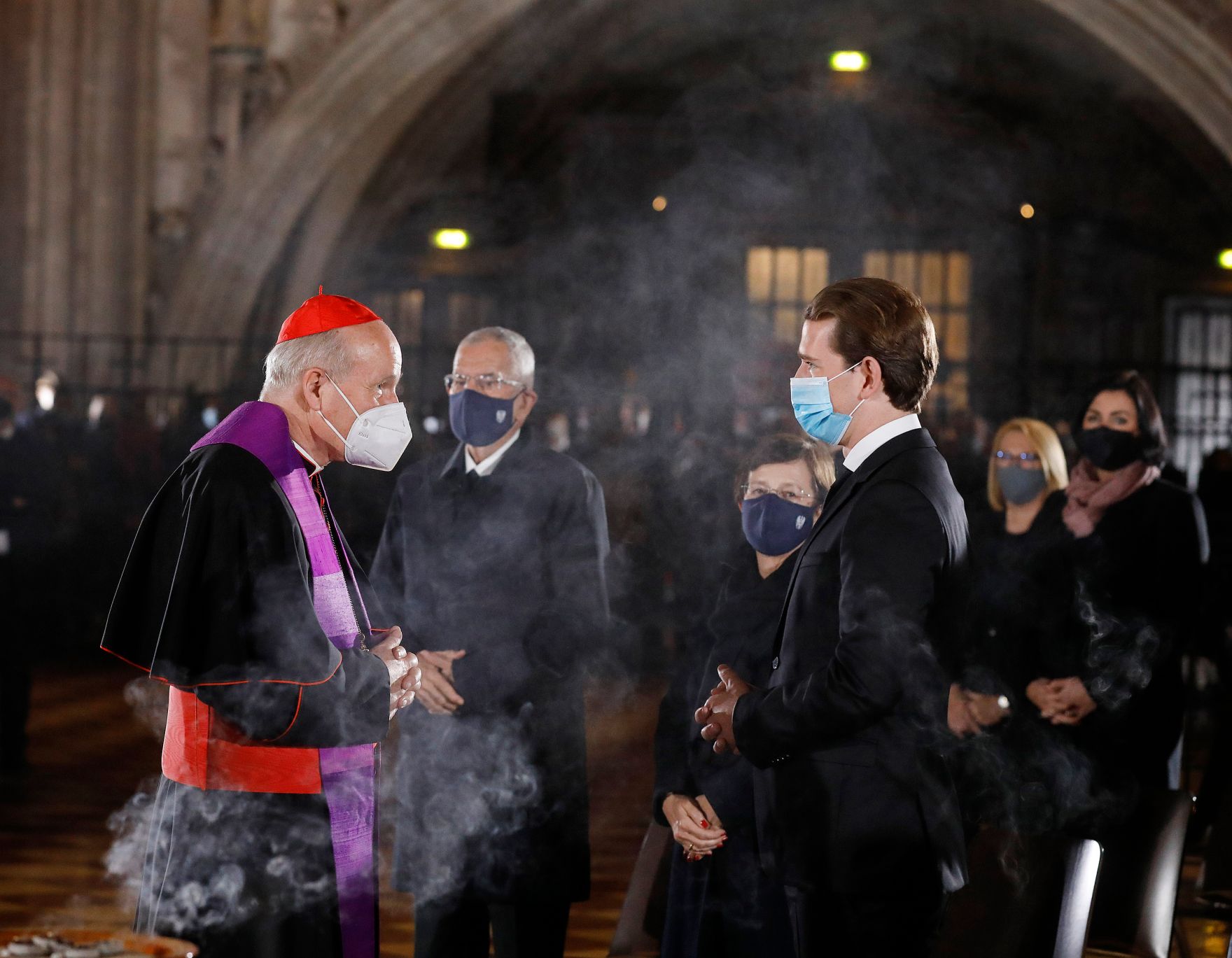 Am 3. November 2020 nahm Bundeskanzler Sebastian Kurz (r.) am Gedenkgottesdienst f&uuml;r die Opfer des Terroranschlags in Wien im Stephansdom teil. Im Bild mit Kardinal Christoph Sch&ouml;nborn (l.).