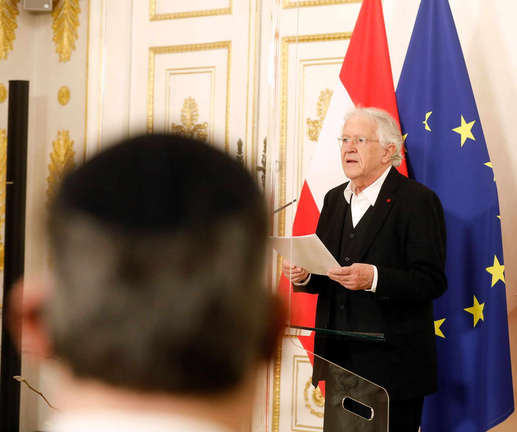 Am 9. November 2020 fand anl&auml;&szlig;lich der Novemberpogrome eine Gedenkveranstaltung im Bundeskanzleramt statt. Im Bild Theaterdramaturg Hermann Beil.