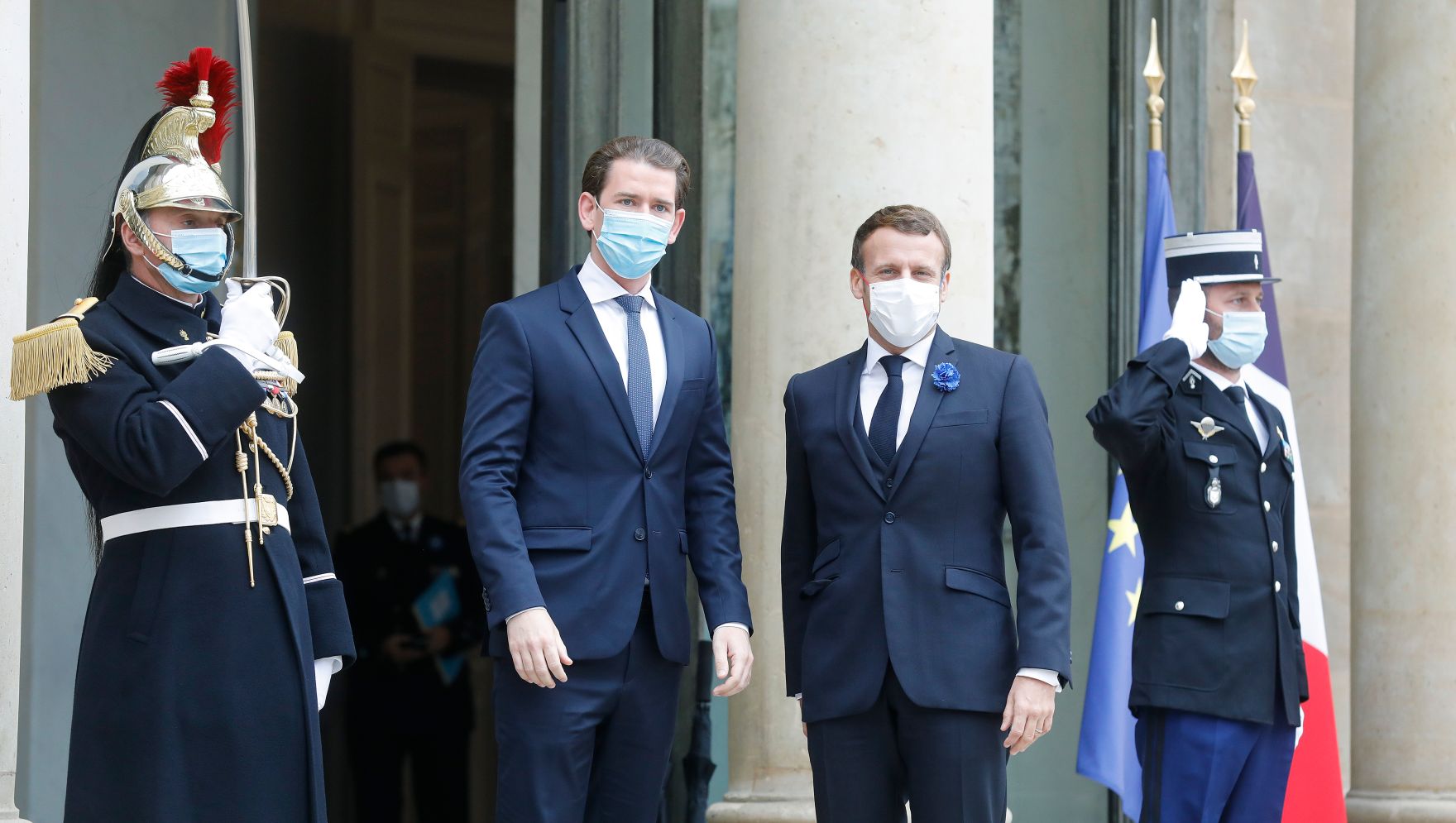 Am 10. November 2020 traf Bundeskanzler Sebastian Kurz (l.) im Rahmen seines Arbeitsbesuch in Paris den franz&ouml;sischen Staatspr&auml;sidenten Emmanuel Macron (r.).