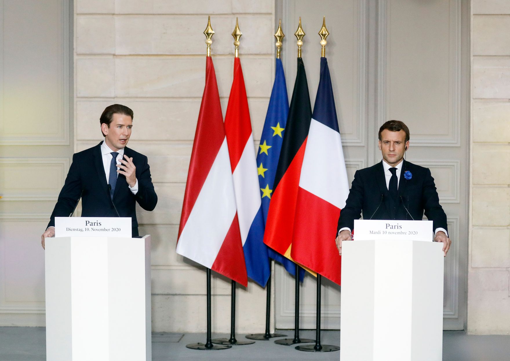 Am 10. November 2020 traf Bundeskanzler Sebastian Kurz (l.) im Rahmen seines Arbeitsbesuch in Paris den franz&ouml;sischen Staatspr&auml;sidenten Emmanuel Macron (r.). Im Bild bei der gemeinsamen Pressekonferenz.