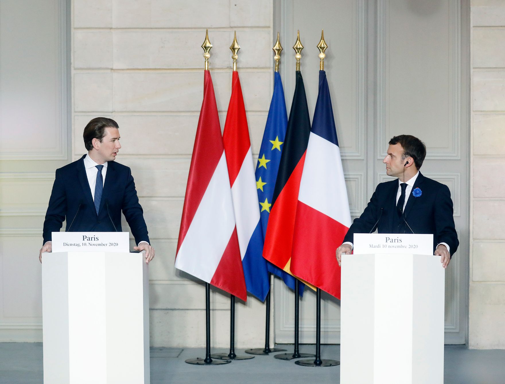Am 10. November 2020 traf Bundeskanzler Sebastian Kurz (l.) im Rahmen seines Arbeitsbesuch in Paris den franz&ouml;sischen Staatspr&auml;sidenten Emmanuel Macron (r.). Im Bild bei der gemeinsamen Pressekonferenz.