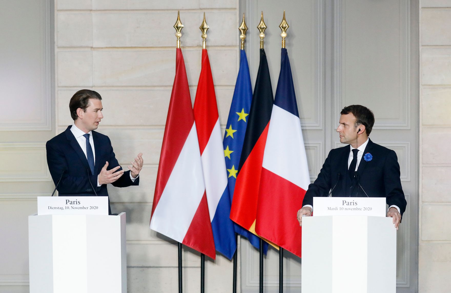 Am 10. November 2020 traf Bundeskanzler Sebastian Kurz (l.) im Rahmen seines Arbeitsbesuch in Paris den franz&ouml;sischen Staatspr&auml;sidenten Emmanuel Macron (r.). Im Bild bei der gemeinsamen Pressekonferenz.