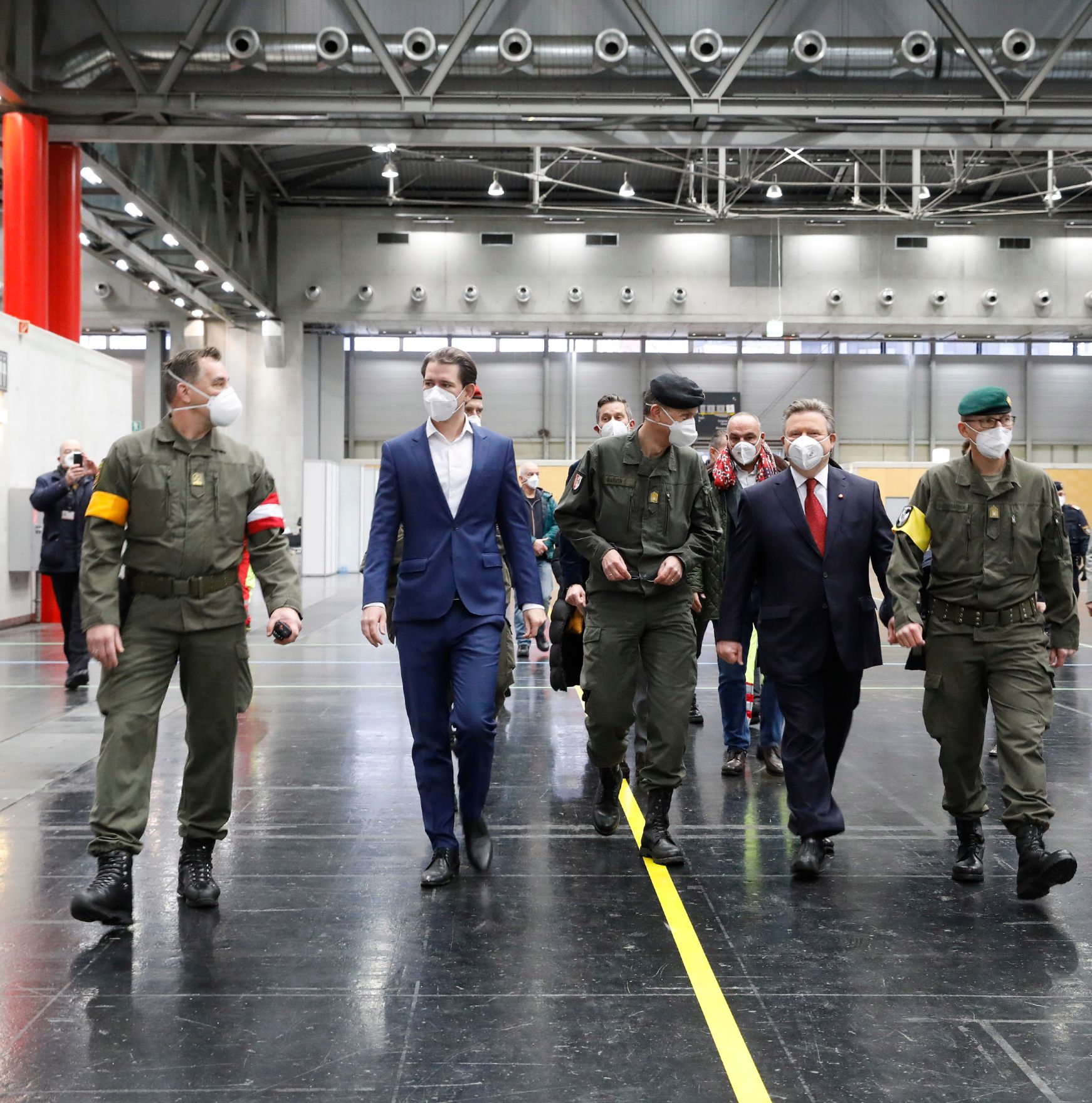 Am 7. Dezember 2020 besuchte Bundeskanzler Sebastian Kurz gemeinsam mit B&uuml;rgermeister Michael Ludwig die Corona Teststrasse Messe Wien.