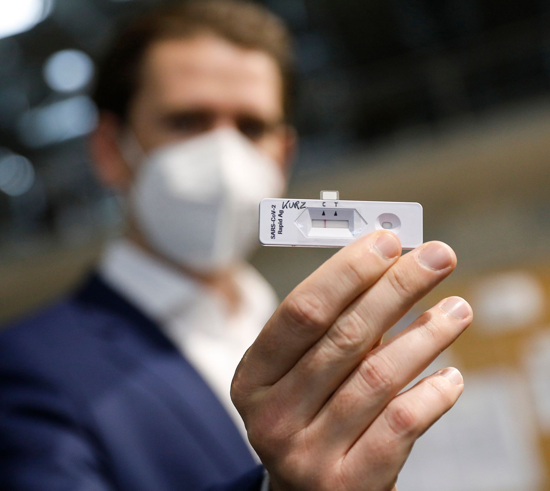 Am 7. Dezember 2020 besuchte Bundeskanzler Sebastian Kurz gemeinsam mit B&uuml;rgermeister Michael Ludwig die Corona Teststrasse Messe Wien.