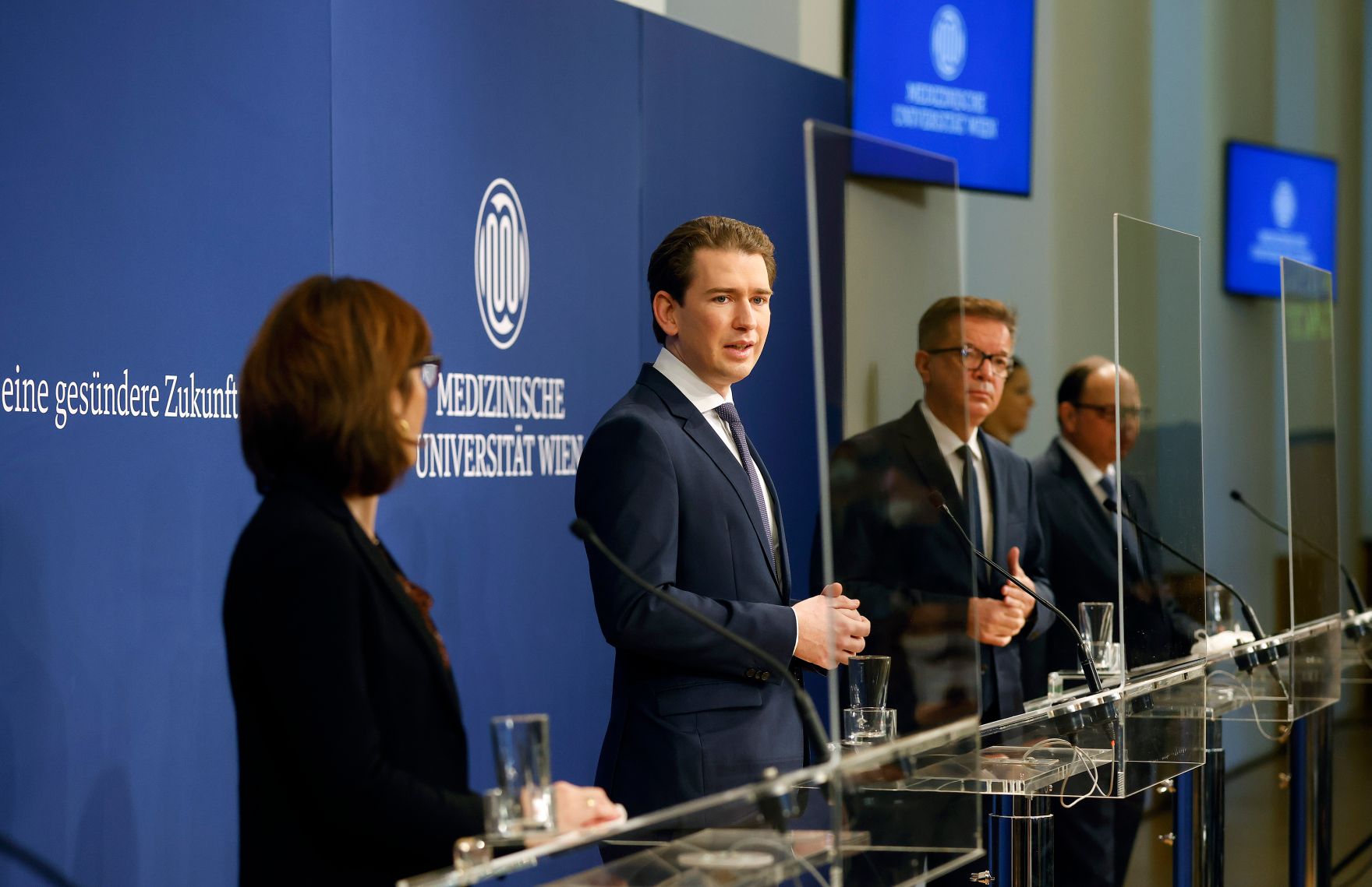 Am 27. Dezember 2020 nahm Bundeskanzler Sebastian Kurz an der ersten Corona Impfung an Frau Theresia Hofer teil. Im Bild bei der Pressekonferenz.