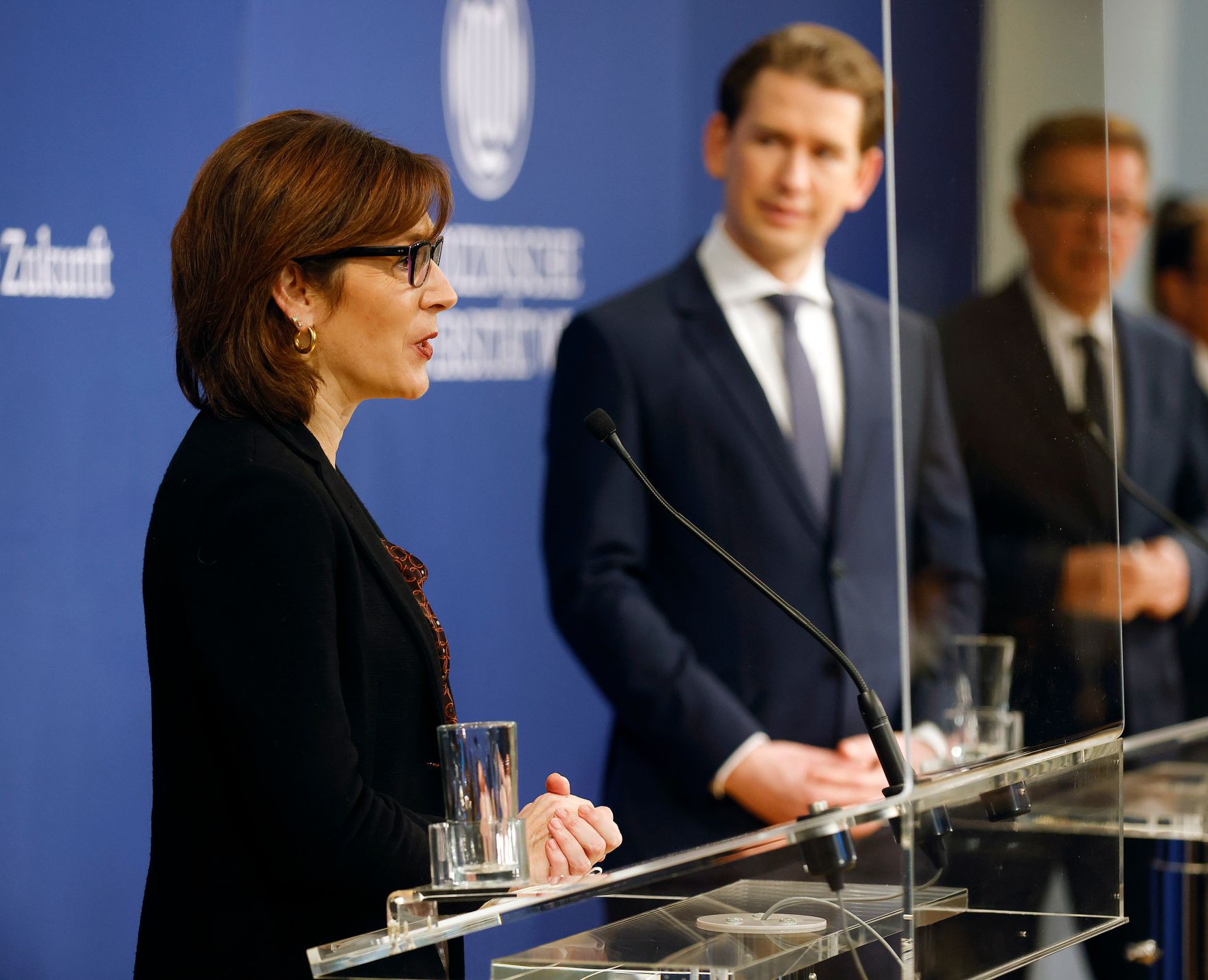 Am 27. Dezember 2020 nahm Bundeskanzler Sebastian Kurz an der ersten Corona Impfung an Frau Theresia Hofer teil. Im Bild bei der Pressekonferenz.