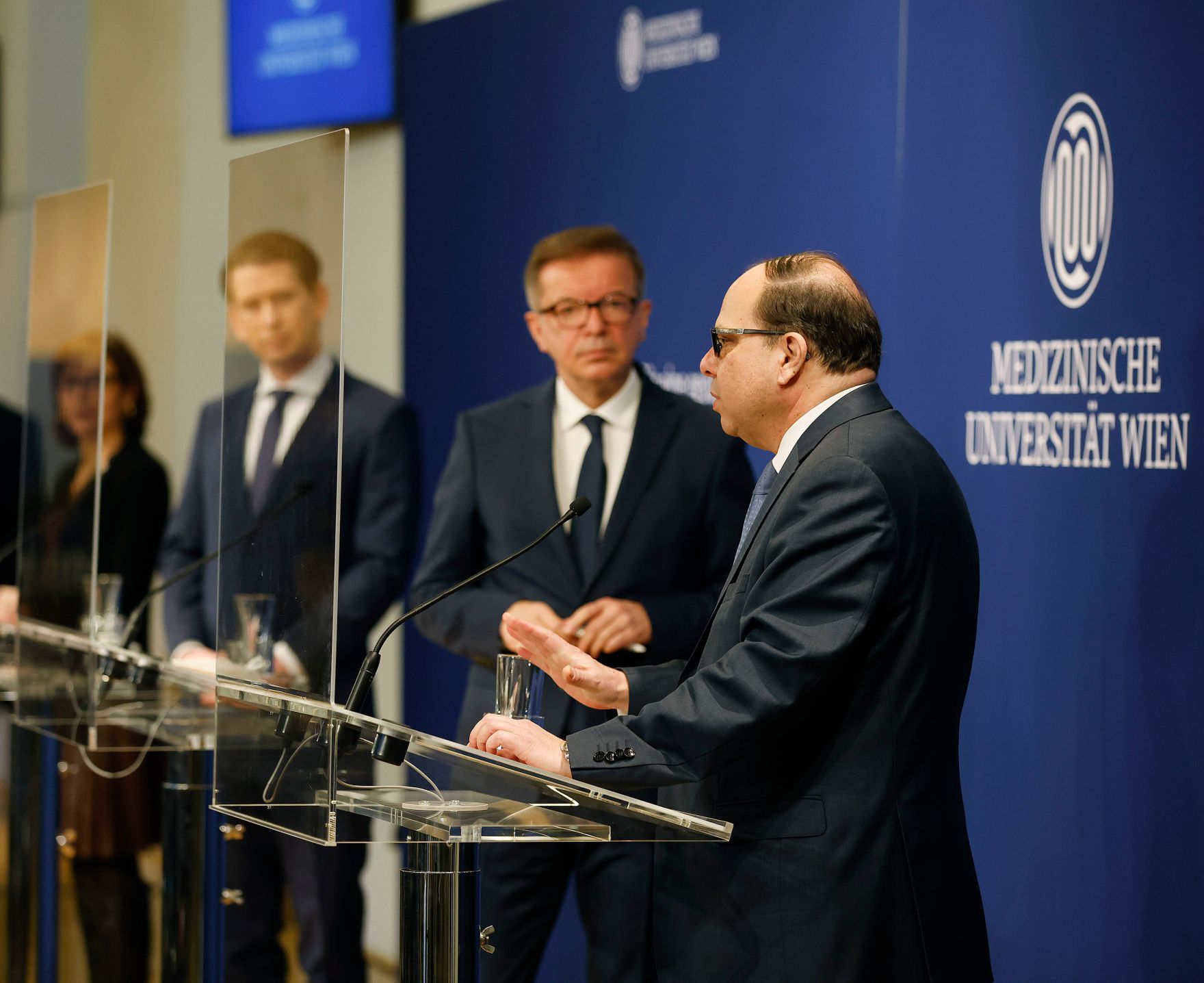 Am 27. Dezember 2020 nahm Bundeskanzler Sebastian Kurz an der ersten Corona Impfung an Frau Theresia Hofer teil. Im Bild bei der Pressekonferenz.