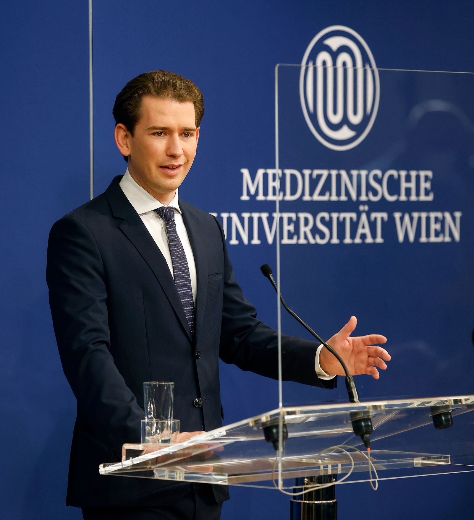 Am 27. Dezember 2020 nahm Bundeskanzler Sebastian Kurz an der ersten Corona Impfung an Frau Theresia Hofer teil. Im Bild bei der Pressekonferenz.