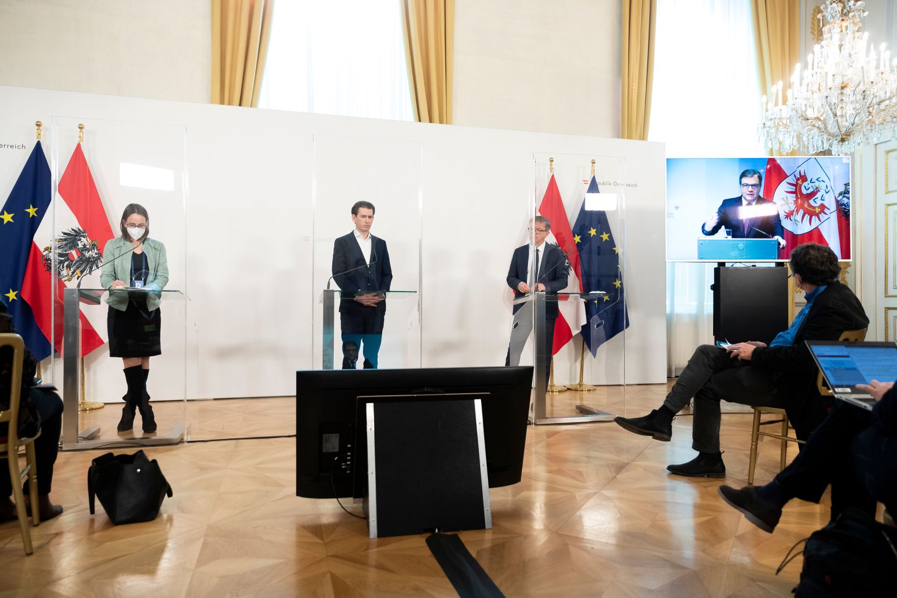 Im Bild (v.r.n.l.) Maria Paulke-Korinek, Leiterin Impfabteilung im Gesundheitsministerium und Mitglied des Nationalen Impfgremiums, Bundeskanzler Sebastian Kurz, Bundesminister Rudolf Anschober und Landeshauptmann G&uuml;nther Platter beim Pressefoyer nach dem Ministerrat am 3. M&auml;rz 2021.