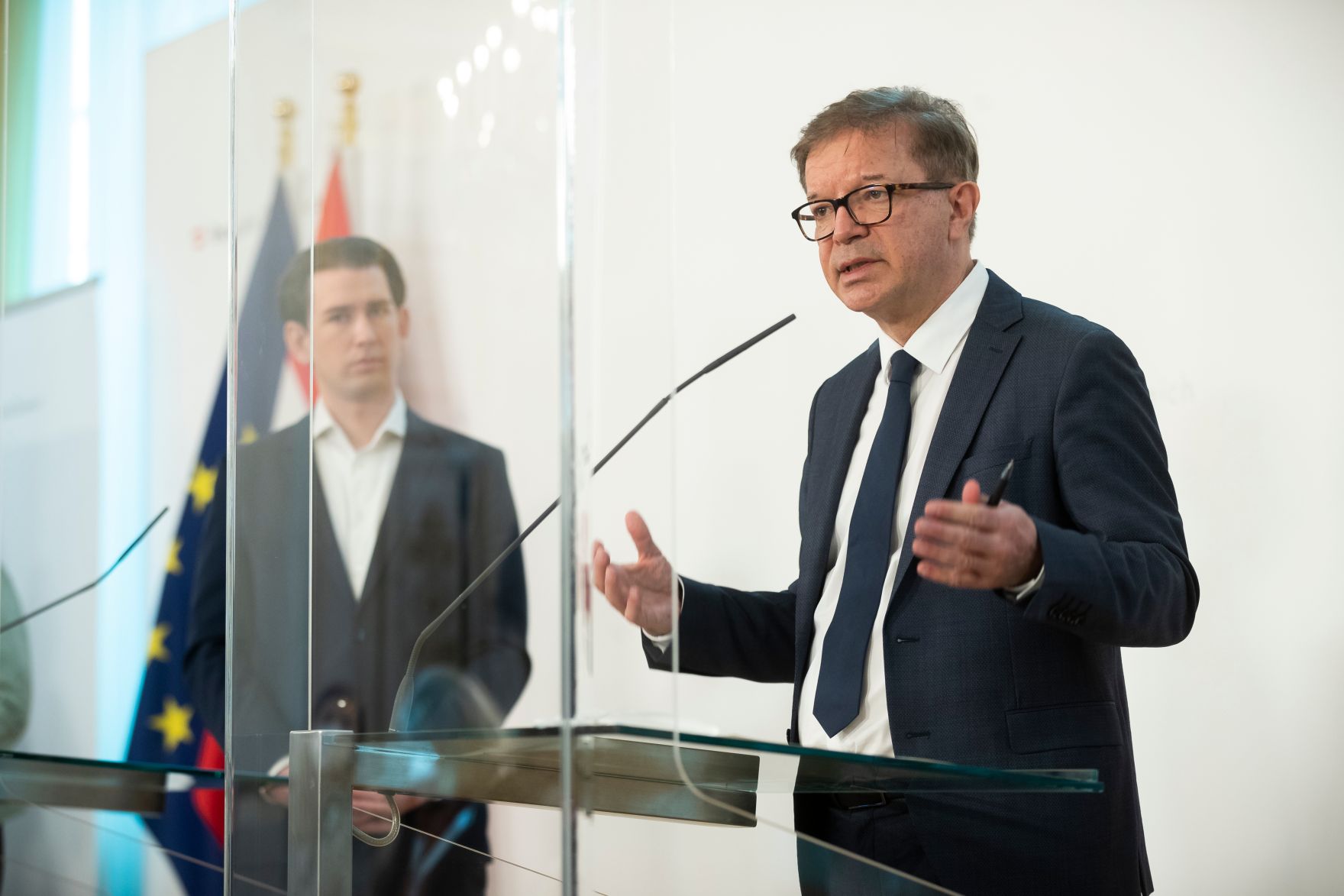 Im Bild Bundeskanzler Sebastian Kurz (l.) und Bundesminister Rudolf Anschober (r.) beim Pressefoyer nach dem Ministerrat am 3. M&auml;rz 2021.