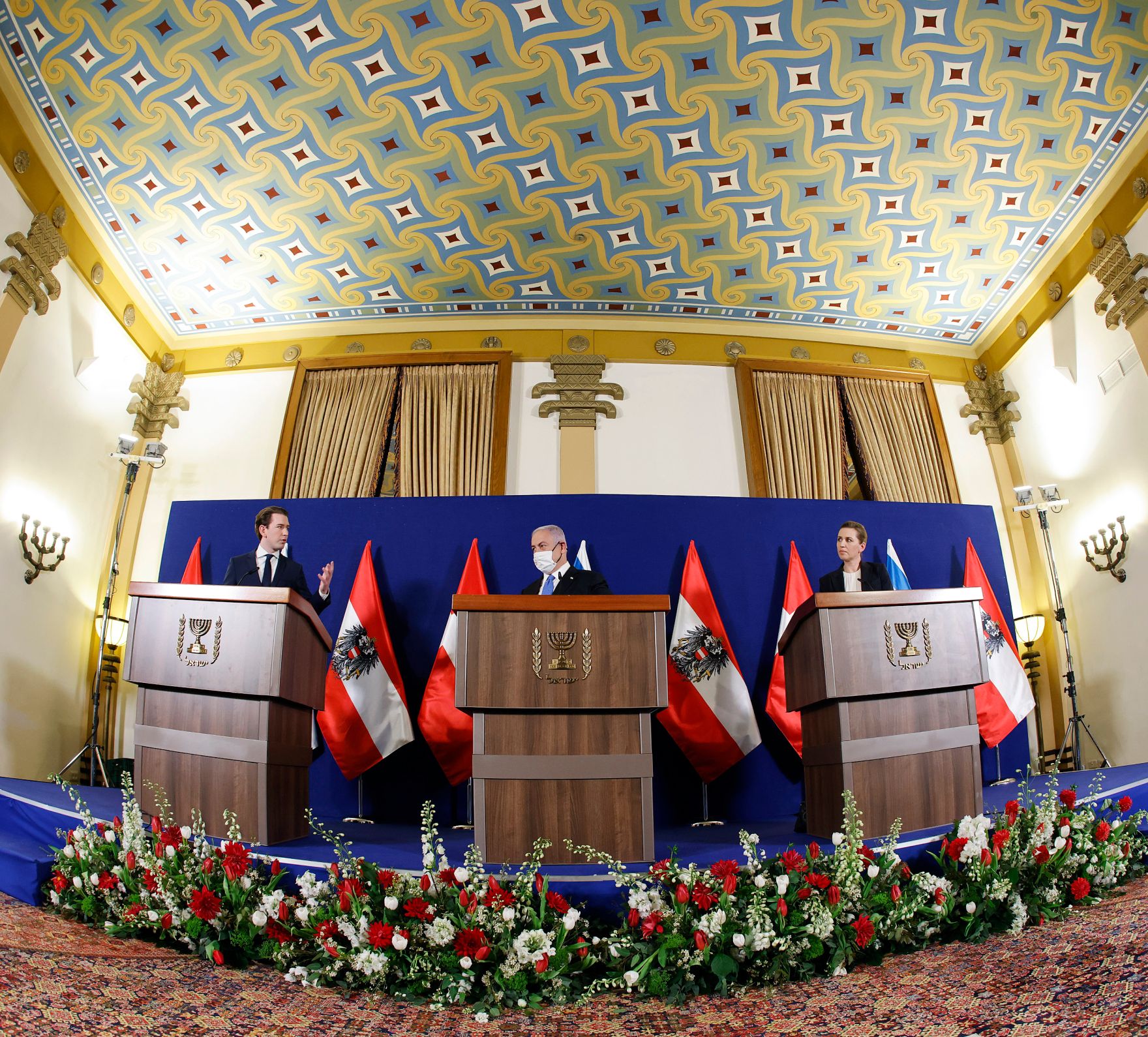 Am 4. M&auml;rz 2021 traf Bundeskanzler Sebastian Kurz (l.) im Rahmen seines Arbeitsbesuch in Israel den Premierminister von Israel Benjamin Netanjahu (m.). Im Bild mit der d&auml;nischen Premierministerin Mette Frederiksen (r.).