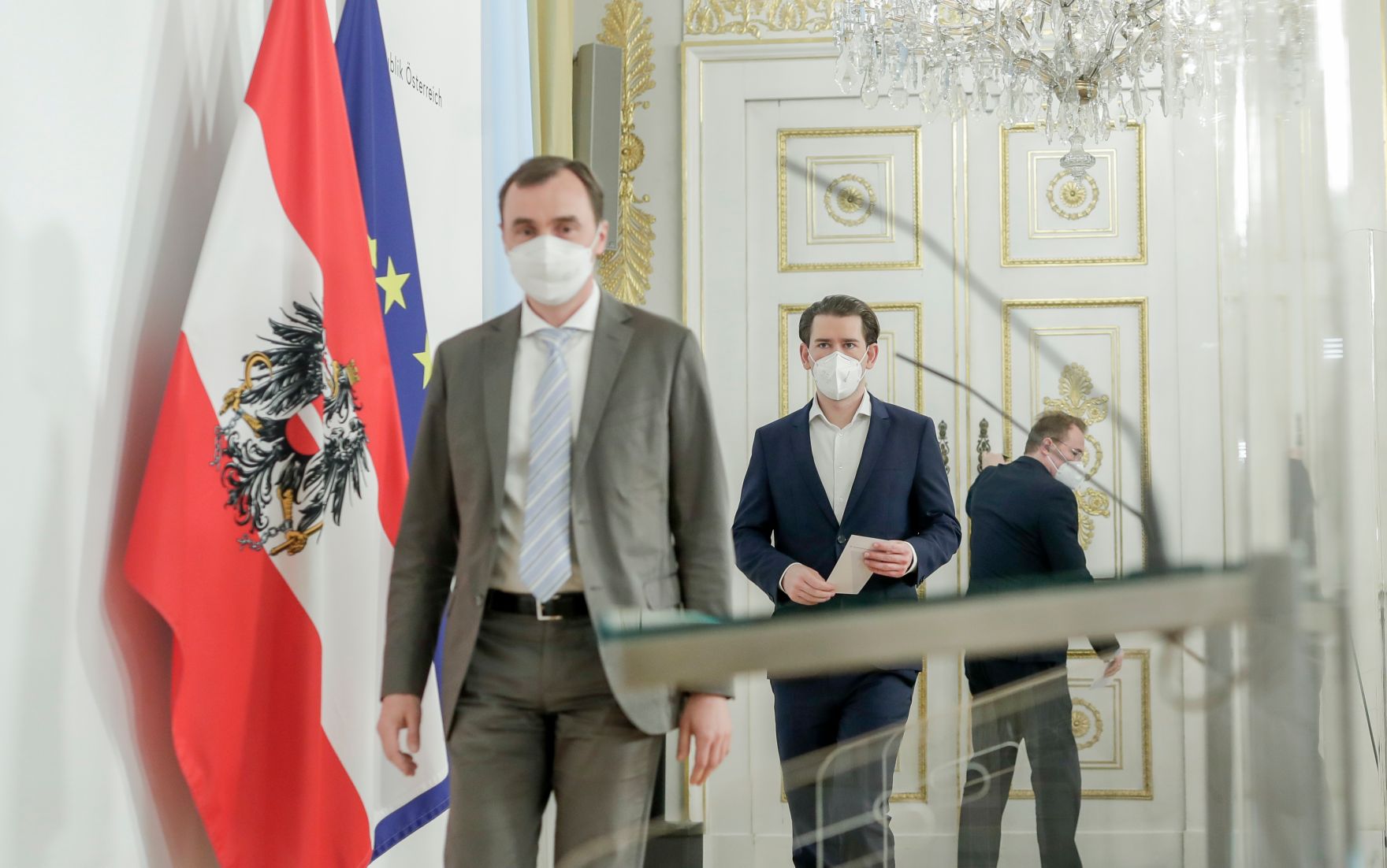 Am 5. M&auml;rz 2021 fand eine Pressekonferenz zum Thema &bdquo;Update zur Impfstoffproduktion in &Ouml;sterreich&ldquo; statt. Im Bild Bundeskanzler Sebastian Kurz (r.) und Dietmar Katinger (l.), Gesch&auml;ftsf&uuml;hrer der Polymun Scientific Immunbiologische Forschung GmbH.