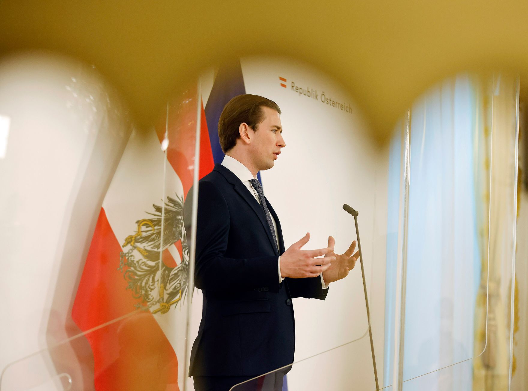 Am 14. April 2021 gab Bundeskanzler Sebastian Kurz (im Bild) gemeinsam mit Vizekanzler Werner Kogler eine Pressekonferenz zum Corona Impfstoff.