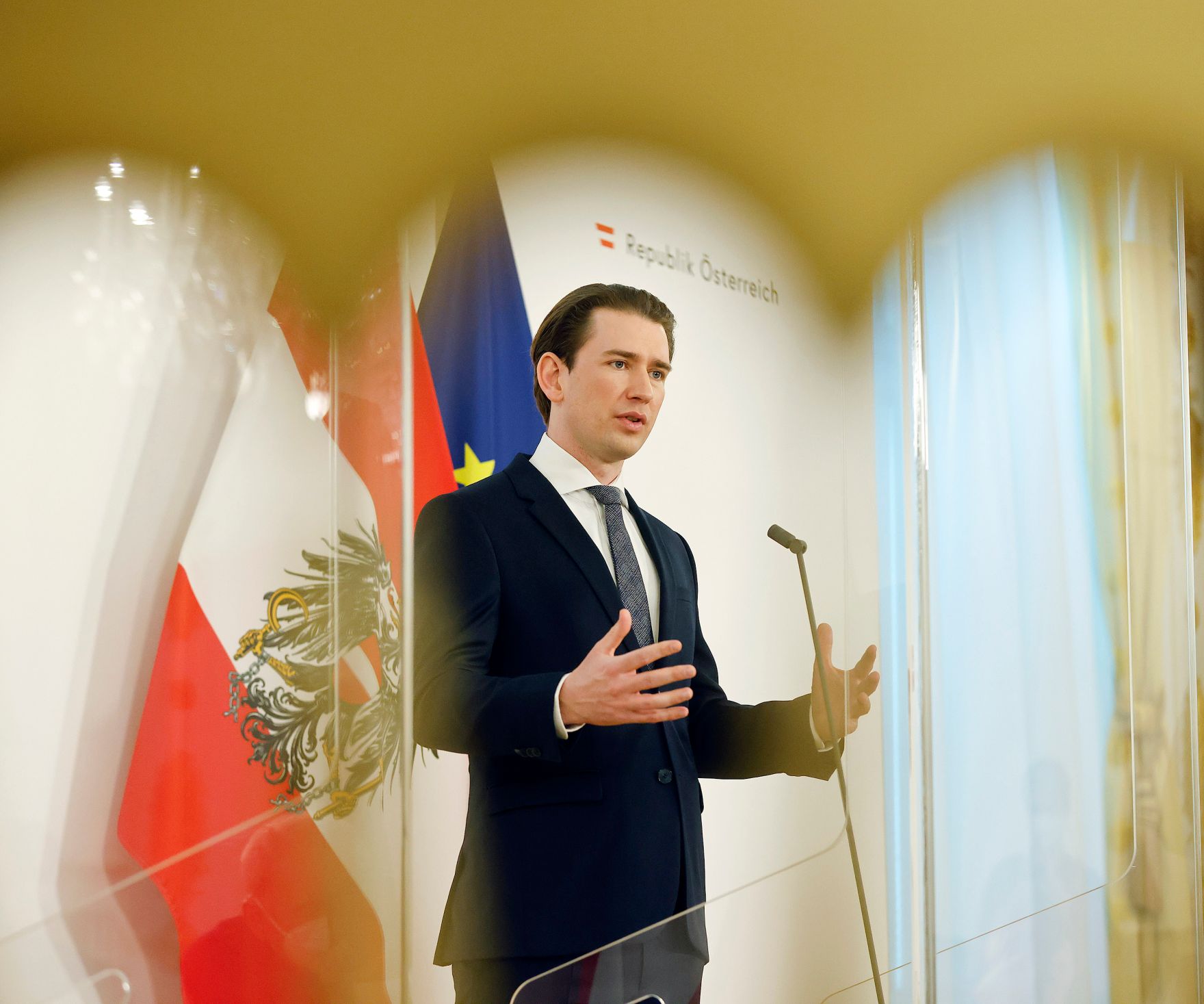 Am 14. April 2021 gab Bundeskanzler Sebastian Kurz (im Bild) gemeinsam mit Vizekanzler Werner Kogler eine Pressekonferenz zum Corona Impfstoff.