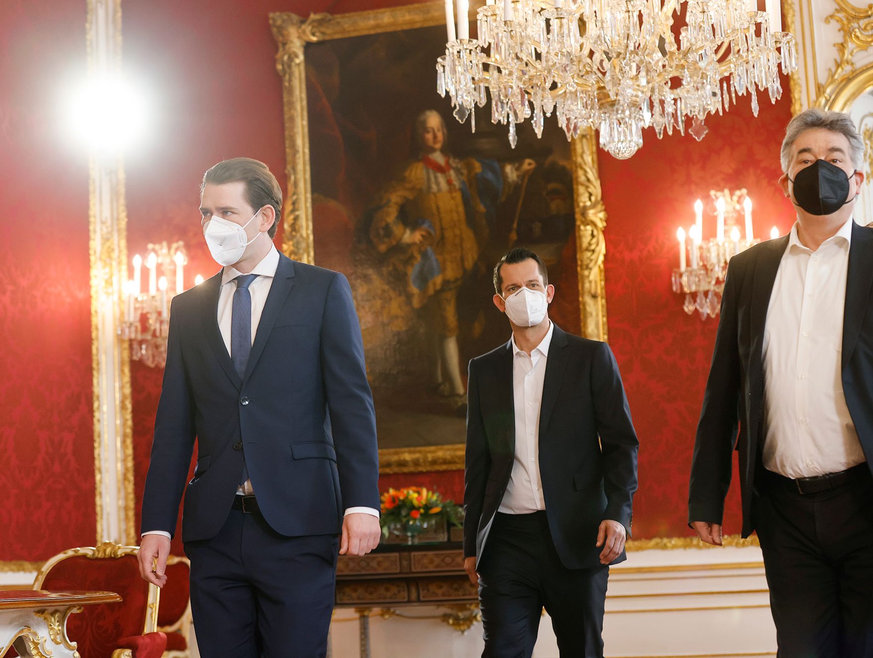 Am 19. April 2021 wurde Wolfgang M&uuml;ckstein (m.) von Bundespr&auml;sident Alexander Van der Bellen als Bundesminister f&uuml;r Gesundheit und Soziales angelobt. Im Bild mit Bundeskanzler Sebastian Kurz (l.) und Vizekanzler Werner Kogler (r.).