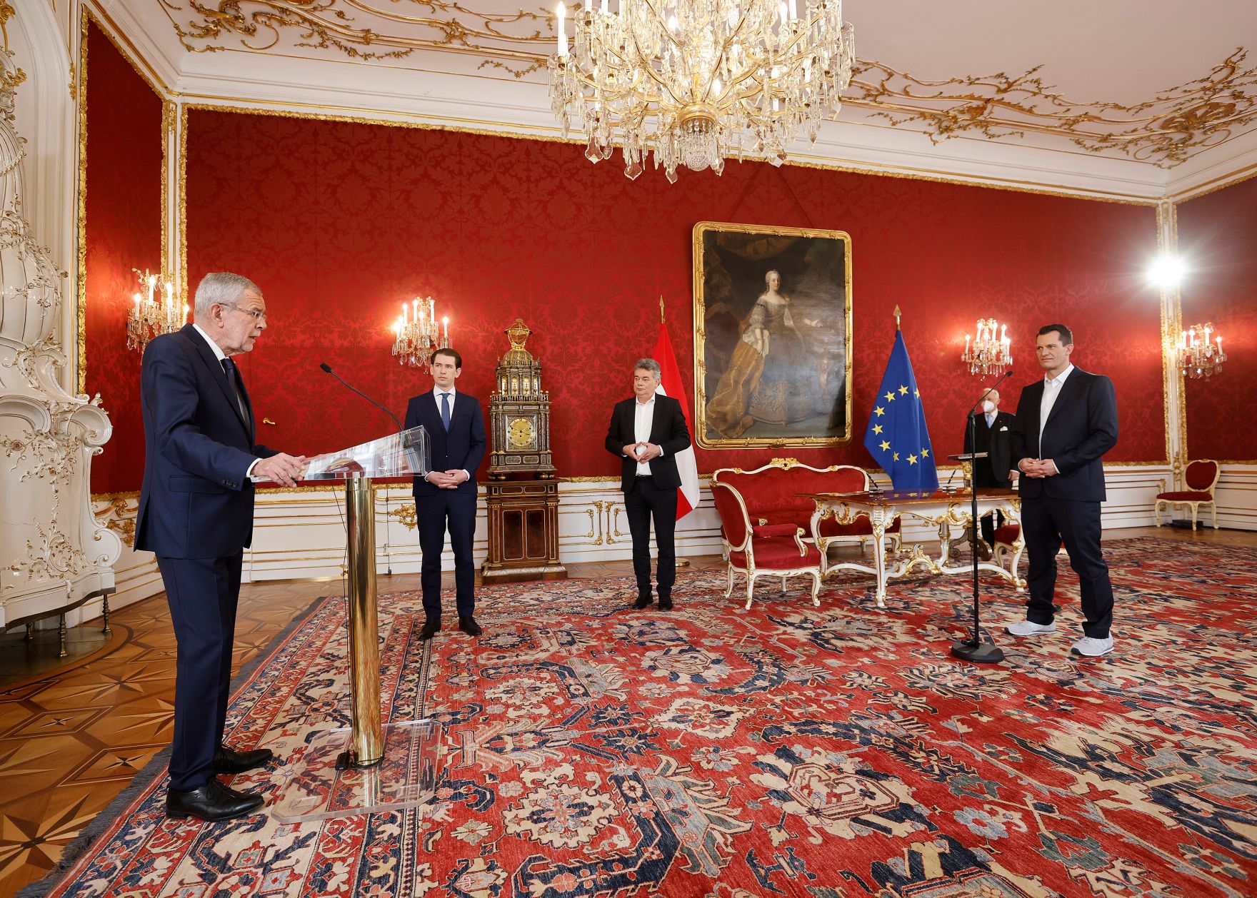 Am 19. April 2021 wurde Wolfgang M&uuml;ckstein von Bundespr&auml;sident Alexander Van der Bellen als Bundesminister f&uuml;r Gesundheit und Soziales angelobt. Im Bild (v.l.n.r.) Bundespr&auml;sident Alexander Van der Bellen, Bundeskanzler Sebastian Kurz, Vizekanzler Werner Kogler und Wolfgang M&uuml;ckstein.