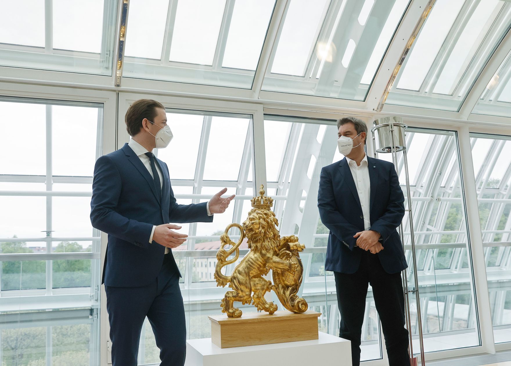 Am 11. Mai 2021 traf Bundeskanzler Sebastian Kurz (l.) im Rahmen seines Arbeitsbesuchs in M&uuml;nchen den bayrischen Ministerpr&auml;sident Markus S&ouml;der (r.).