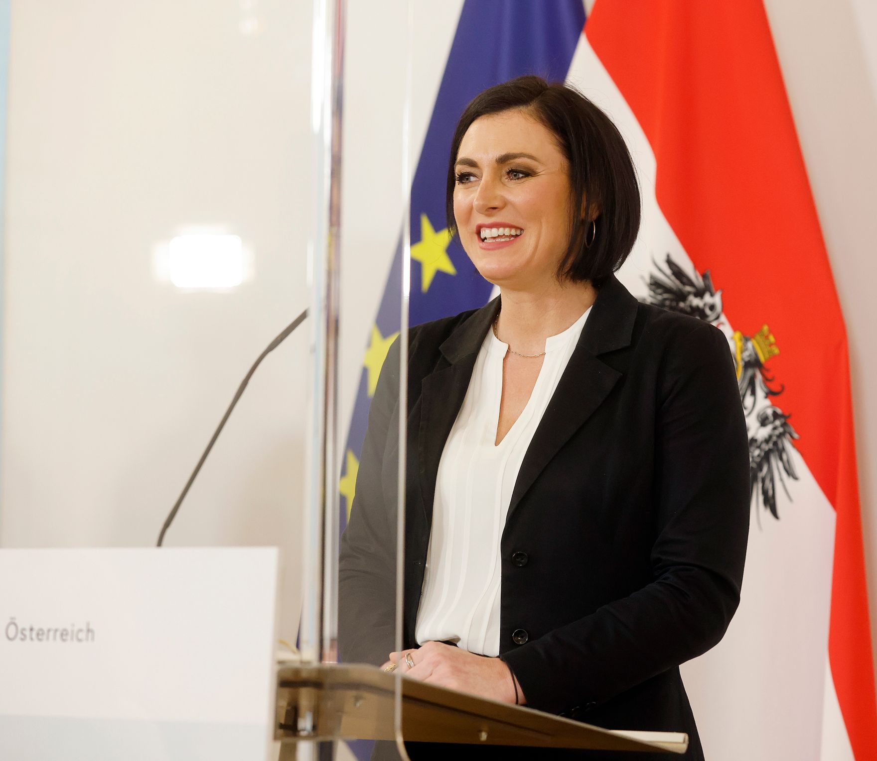 Am 28. Mai 2021 fand im Bundeskanzleramt eine Pressekonferenz im Rahmen des Corona-Gipfels "Aktuelle Lage - Weitere &Ouml;ffnungsschritte" statt. Im Bild Bundesministerin Elisabeth K&ouml;stinger.