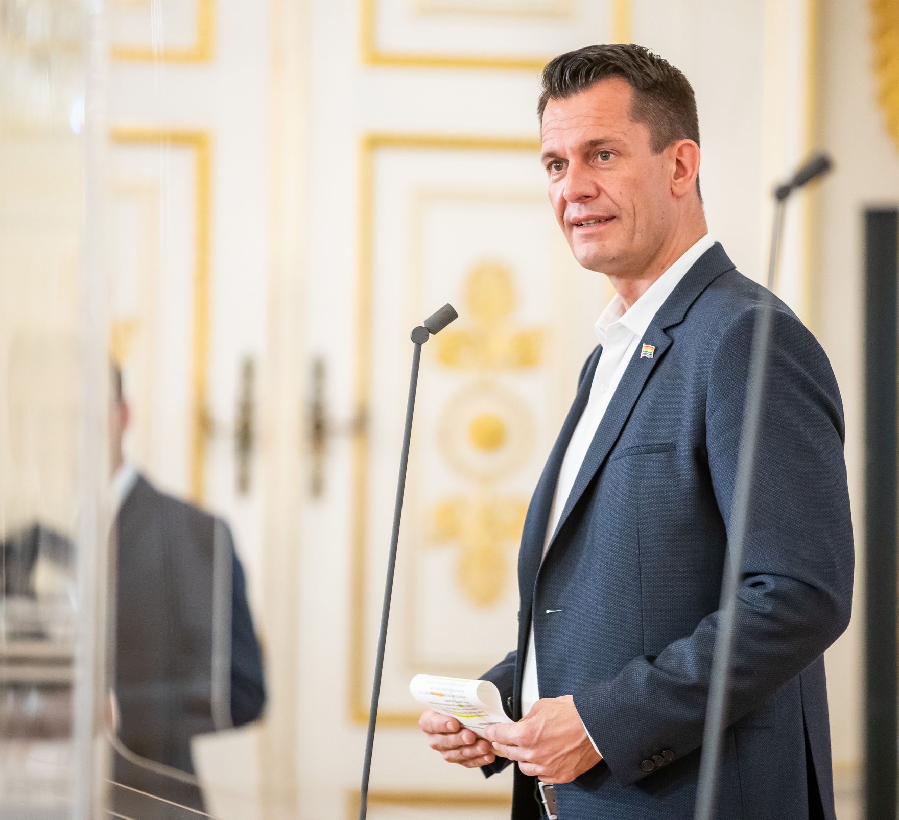 Am 1. Juni 2021 fand eine Pressekonferenz zum Thema steigende Impfbereitschaft gegen Covid-19 statt. Im Bild Bundesminister Wolfgang M&uuml;ckstein.