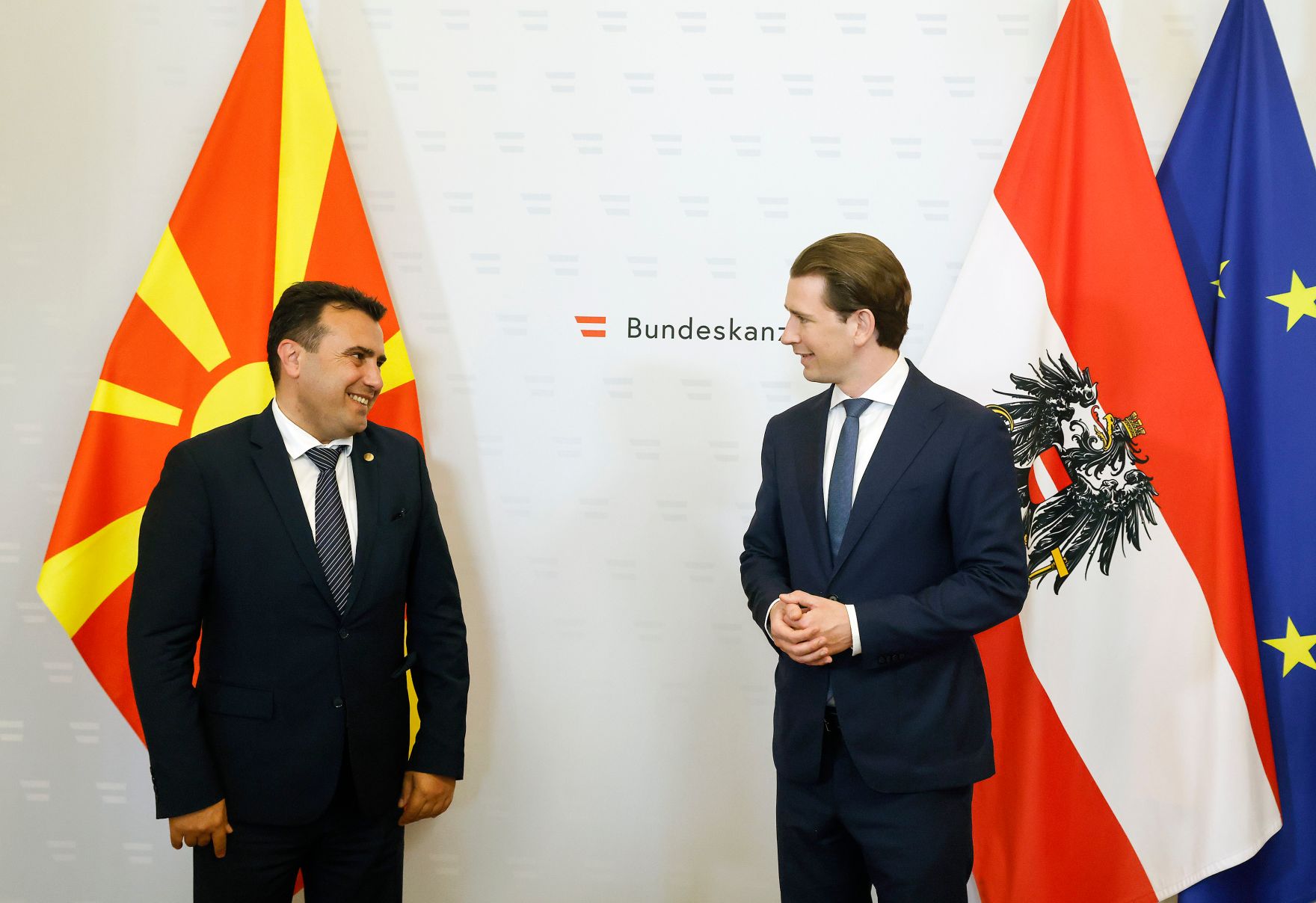 Am 18. Juni 2021 empfing Bundeskanzler Sebastian Kurz (r.) die Regierungschefs der Westbalkanstaaten zu einem Gipfeltreffen im Bundeskanzleramt. Im Bild mit Zoran Zaev (l.), Ministerpr&auml;sident von Mazedonien.