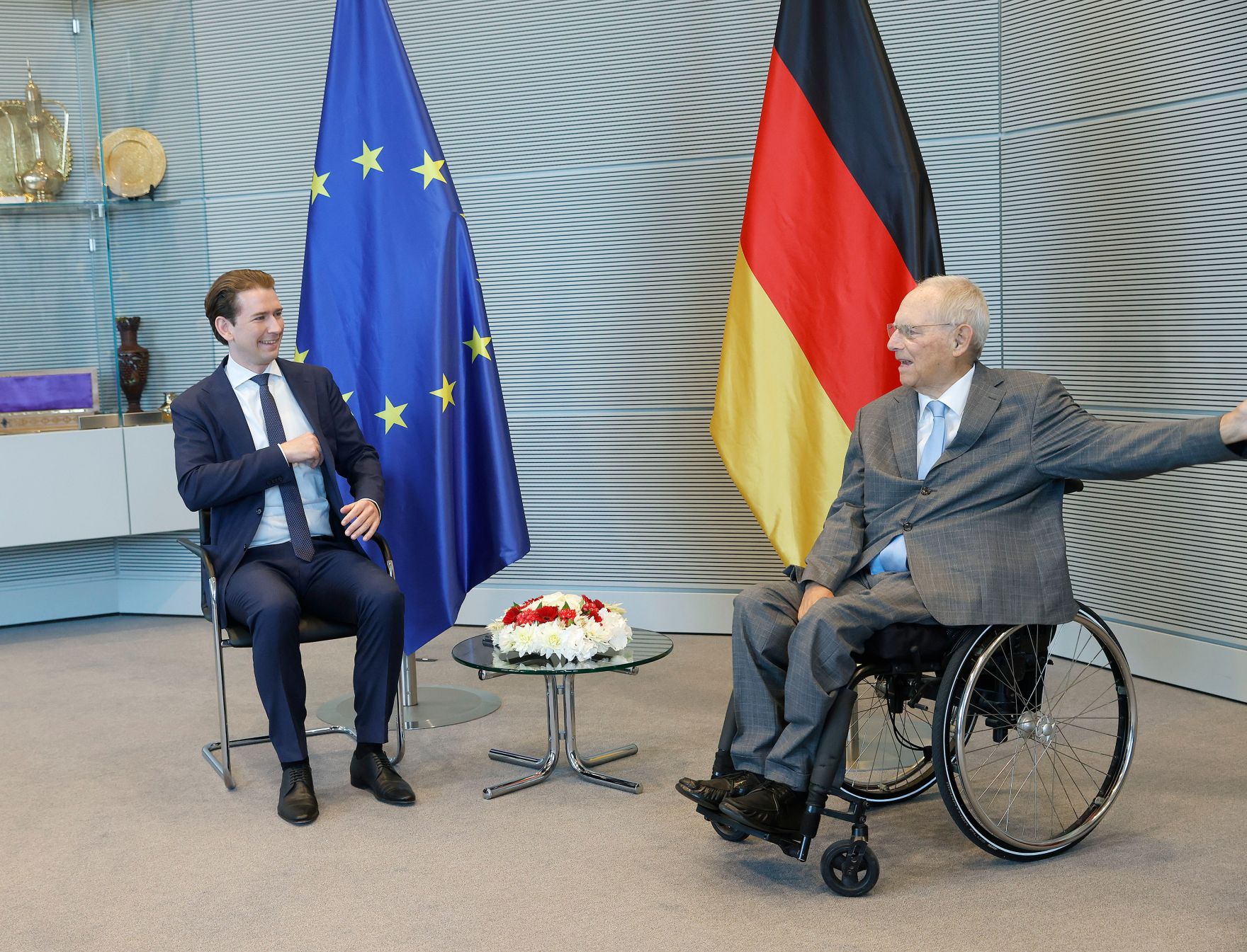 Am 22. Juni 2021 traf Bundeskanzler Sebastian Kurz (l.) im Rahmen seines Arbeitsbesuchs in Berlin den Pr&auml;sident des Deutschen Bundestages Wolfgang Sch&auml;uble (r.).