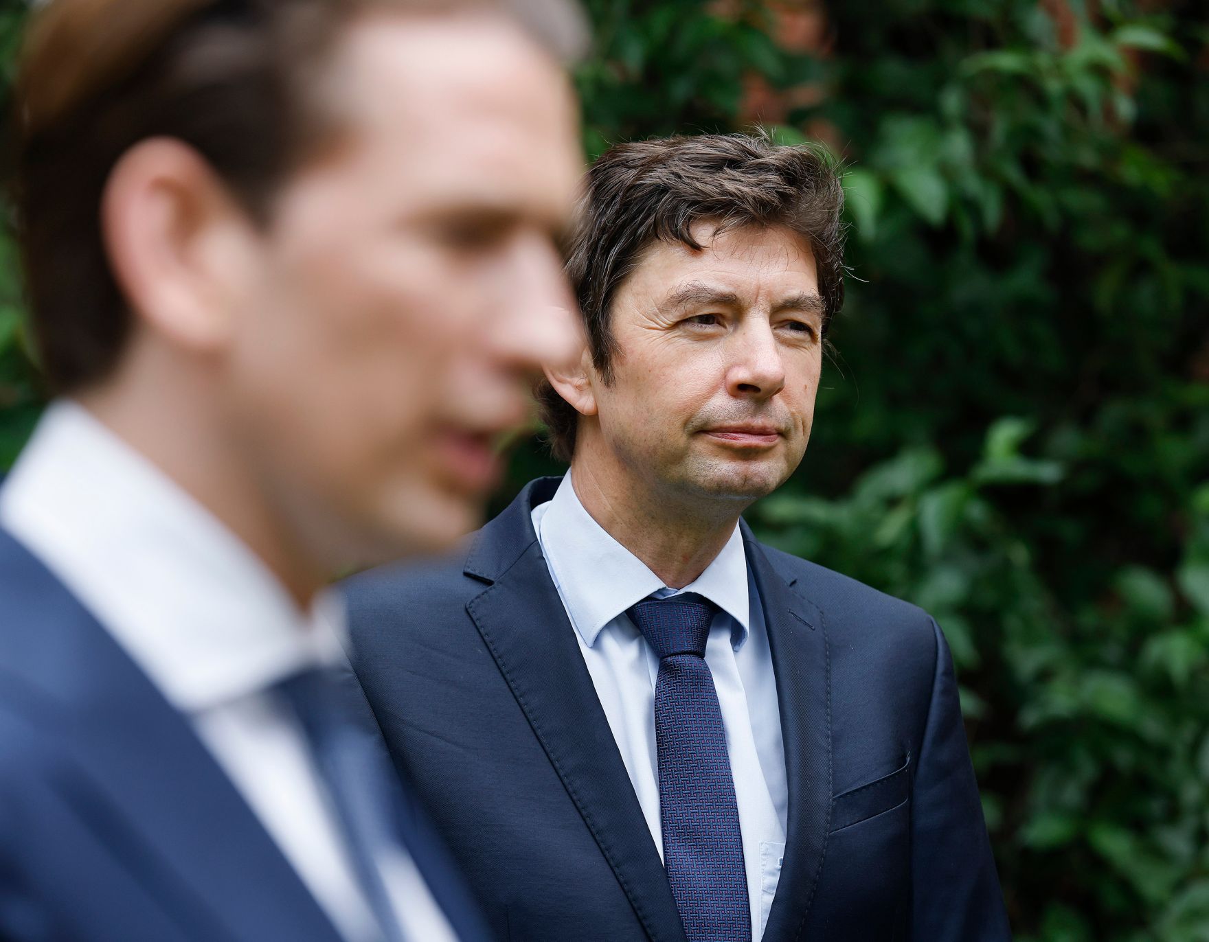 Am 22. Juni 2021 besuchte Bundeskanzler Sebastian Kurz (l.) im Rahmen seines Arbeitsbesuchs in Berlin die Charit&eacute; Universit&auml;tsmedizin. Im Bild mit Virologen Christian Drosten (r.).