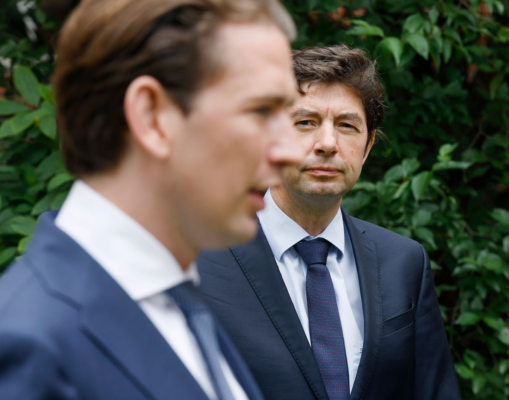 Am 22. Juni 2021 besuchte Bundeskanzler Sebastian Kurz (l.) im Rahmen seines Arbeitsbesuchs in Berlin die Charit&eacute; Universit&auml;tsmedizin Berlin. Im Bild mit Virologen Christian Drosten (r.).