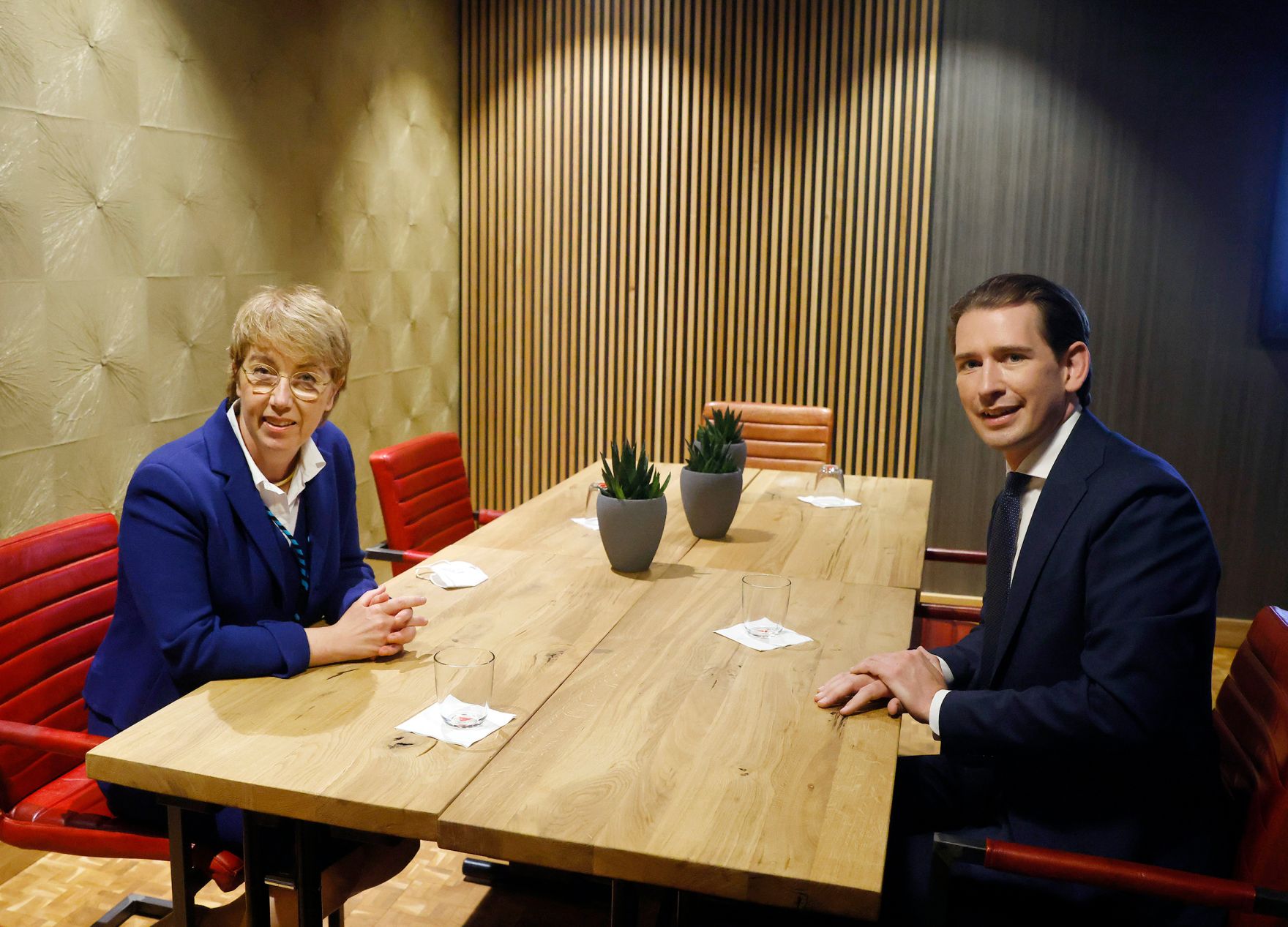 Am 22. Juni 2021 traf Bundeskanzler Sebastian Kurz (r.) im Rahmen seines Arbeitsbesuchs in Berlin die Vorstandsvorsitzende der thyssenkrupp AG Martina Merz (l.).