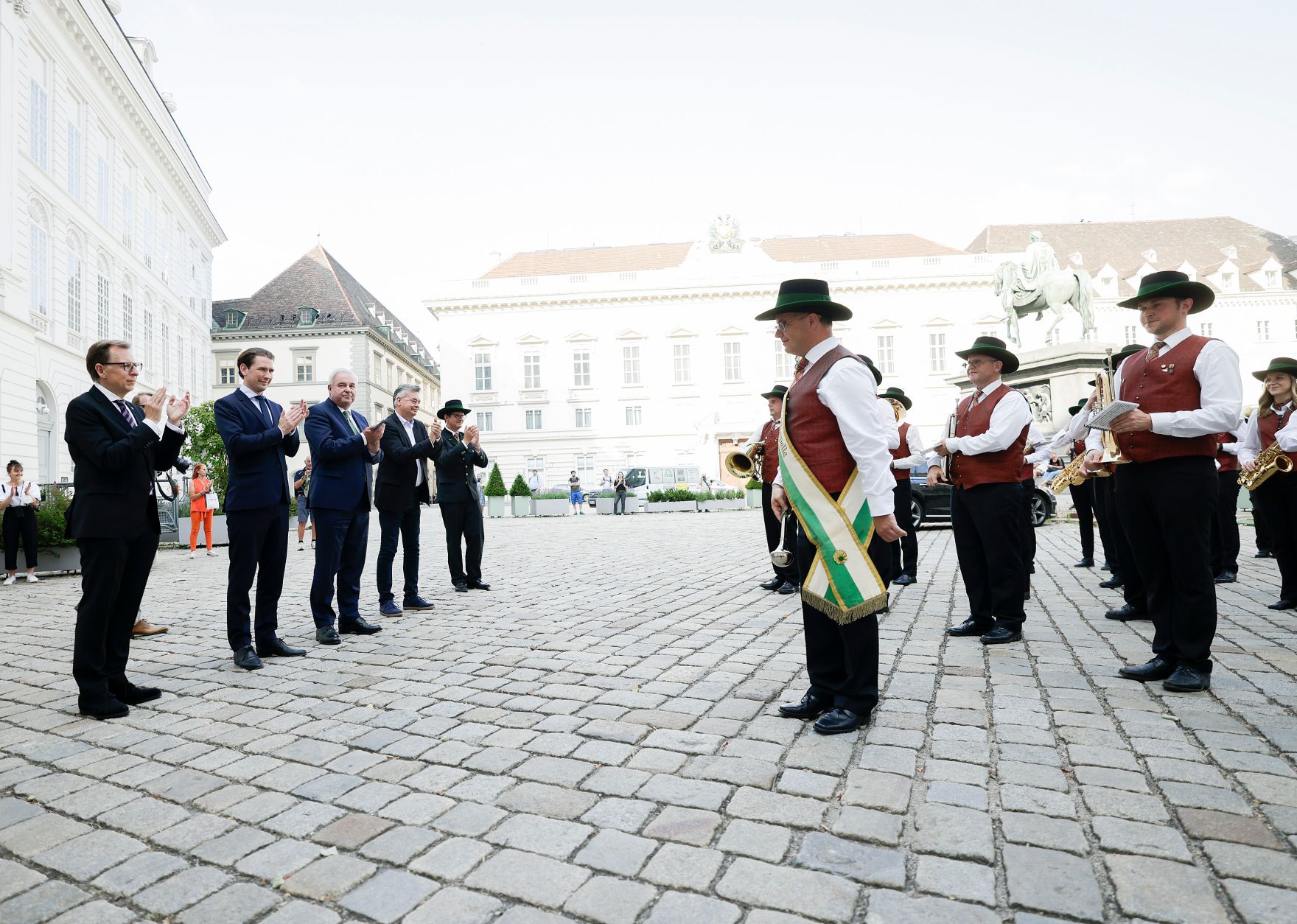 Am 23. Juni 2021 nahm Bundeskanzler Sebastian Kurz am &bdquo;Steiermarkabend&ldquo; anl&auml;sslich des Vorsitzes des Landes Steiermark im Bundesrat teil. Im Bild (v.l.n.r.) Bundesratspr&auml;sident Christian Buchmann, Bundeskanzler Sebastian Kurz, Landeshauptmann Hermann Sch&uuml;tzenh&ouml;fer, Vizekanzler Werner Kogler und der B&uuml;rgermeister von Hartberg Marcus Martschitsch.