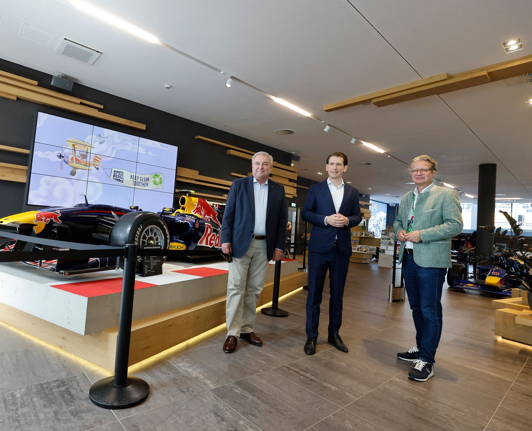 Am 27. Juni 2021 besuchte Bundeskanzler Sebastian Kurz (m.) den Formel 1 Grand Prix Austria in Spielberg. Im Bild mit Landeshauptmann Herbert Sch&uuml;tzenh&ouml;fer (l.) und Landesrat Christopher Drexler (r.).