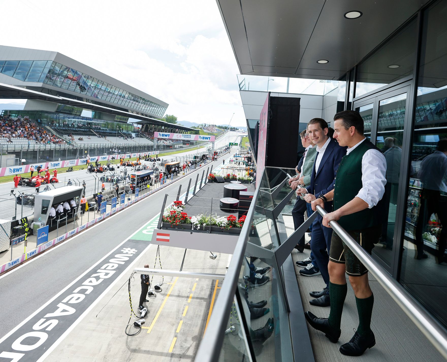 Am 27. Juni 2021 besuchte Bundeskanzler Sebastian Kurz (l.) den Formel 1 Grand Prix Austria in Spielberg. Im Bild mit Andreas Gabalier (r.).
