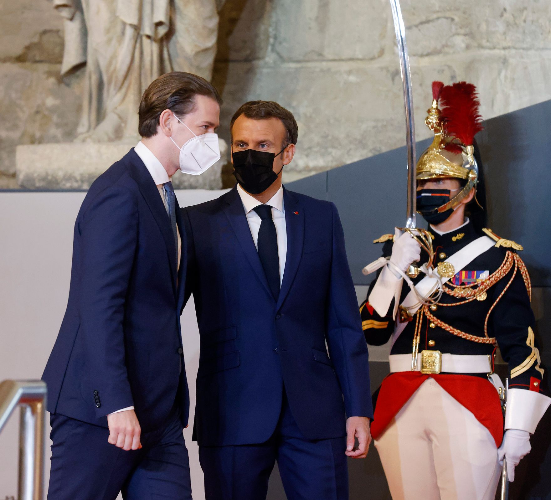 Am 30. Juni 2021 traf Bundeskanzler Sebastian Kurz (l.) im Rahmen seines Arbeitsbesuch in Paris den franz&ouml;sischen Staatspr&auml;sidenten Emmanuel Macron (r.).