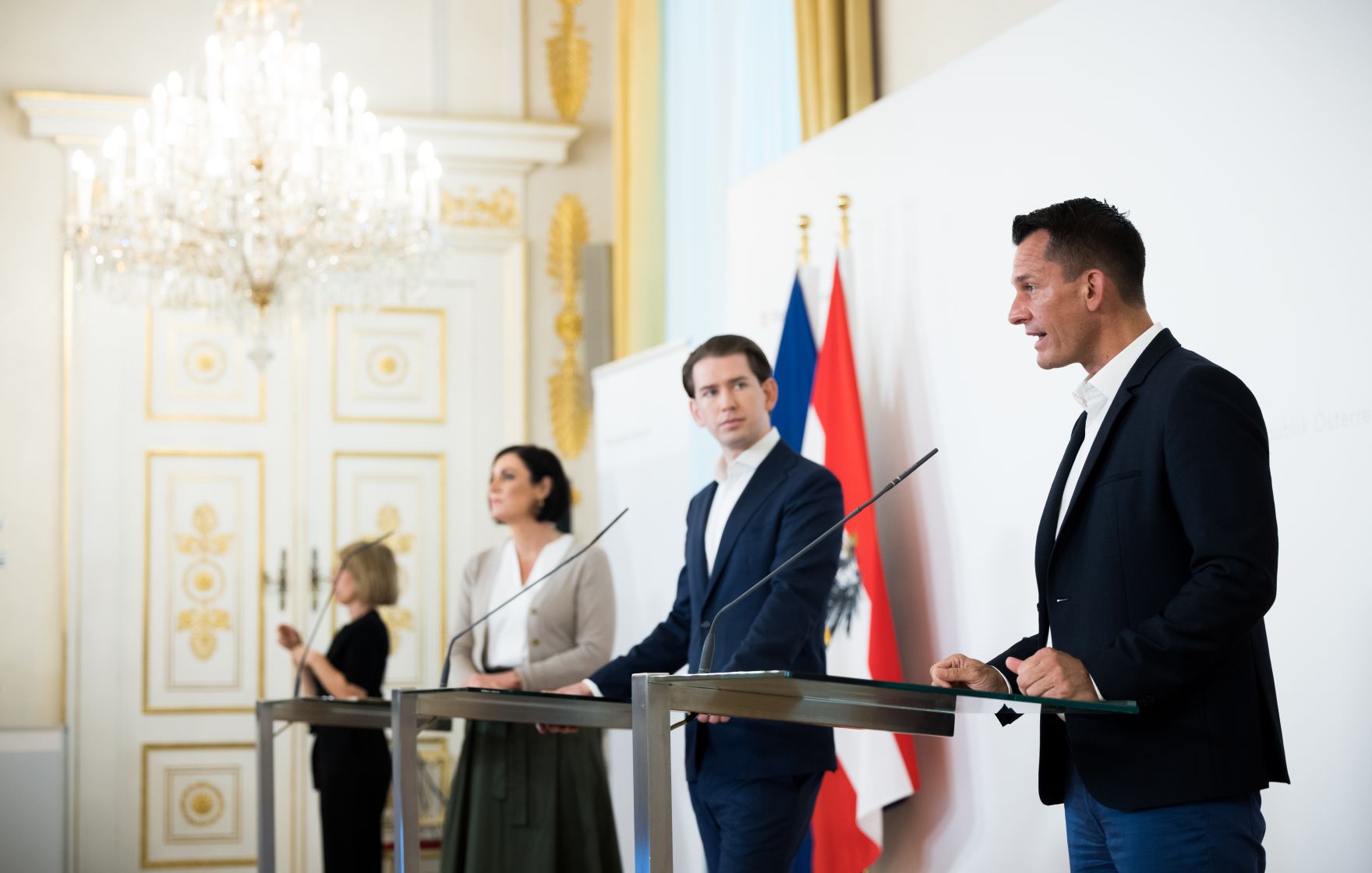 Im Bild Bundeskanzler Sebastian Kurz (m.), Bundesministerin Elisabeth K&ouml;stinger (l.) und Bundesminister Wolfgang M&uuml;ckstein (r.) nach dem Ministerrat am 30. Juni 2021