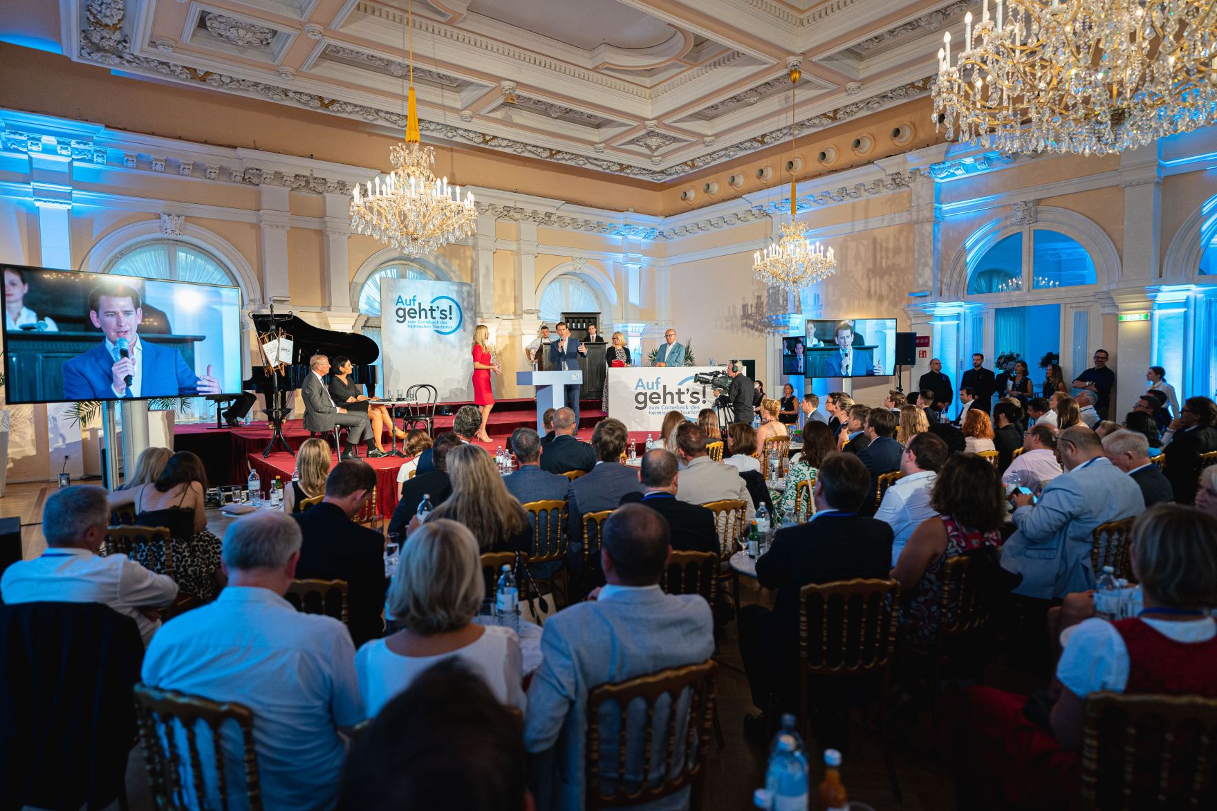 Am 8. Juli 2021 pr&auml;sentierten Bundeskanzler Sebastian Kurz und Bundesministerin Elisabeth K&ouml;stinger den &bdquo;Comeback-Plan f&uuml;r Tourismus&ldquo;.