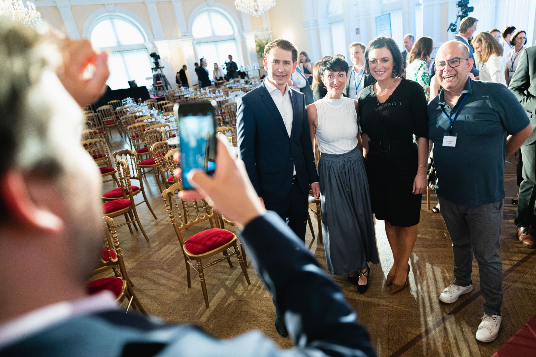 Am 8. Juli 2021 pr&auml;sentierten Bundeskanzler Sebastian Kurz (l.) und Bundesministerin Elisabeth K&ouml;stinger (2.v.r.) den &bdquo;Comeback-Plan f&uuml;r Tourismus&ldquo;.