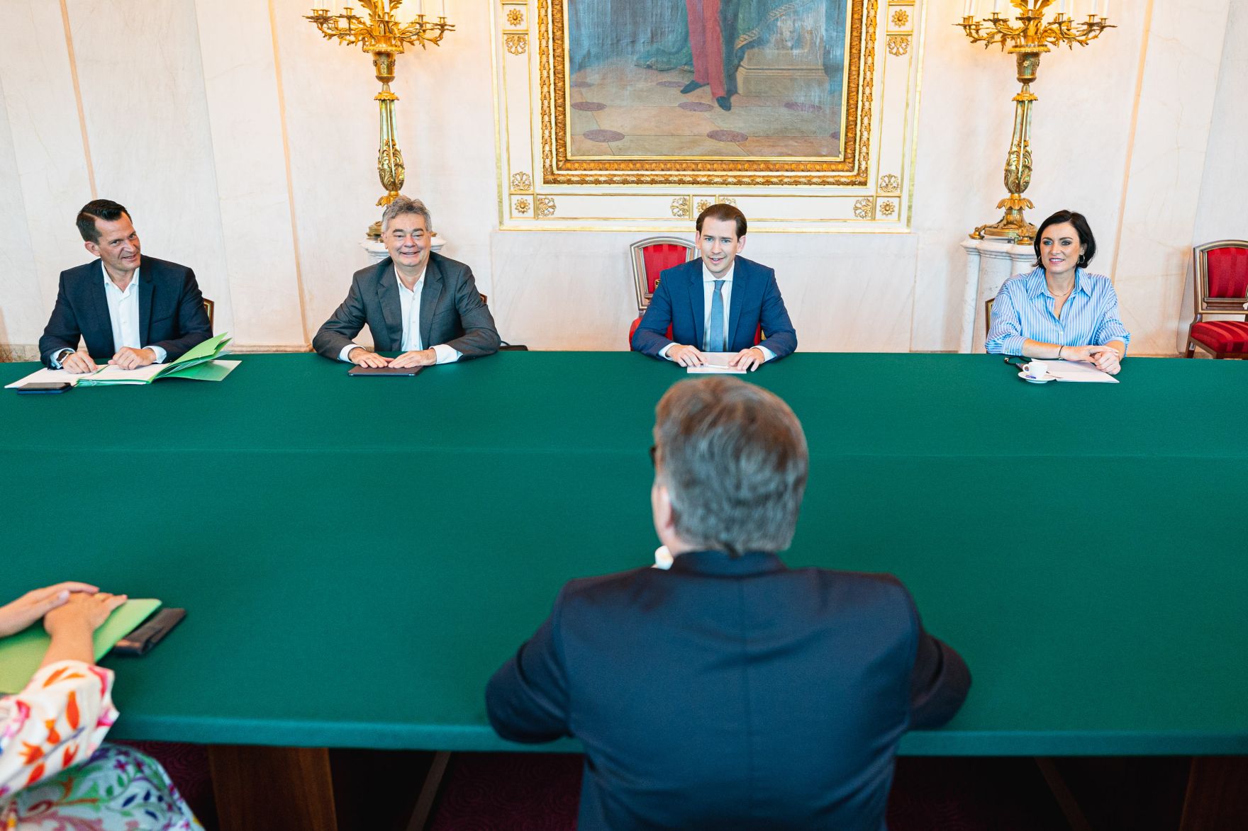 Am 9. Juli 2021 fand ein Roundtable zum Auftakt der Corona Taskforce zur Vorbereitung auf den Herbst mit Bundeskanzler Sebastian Kurz (m.), Landeshauptmann G&uuml;nther Platter und weiteren Bundesministern statt.
