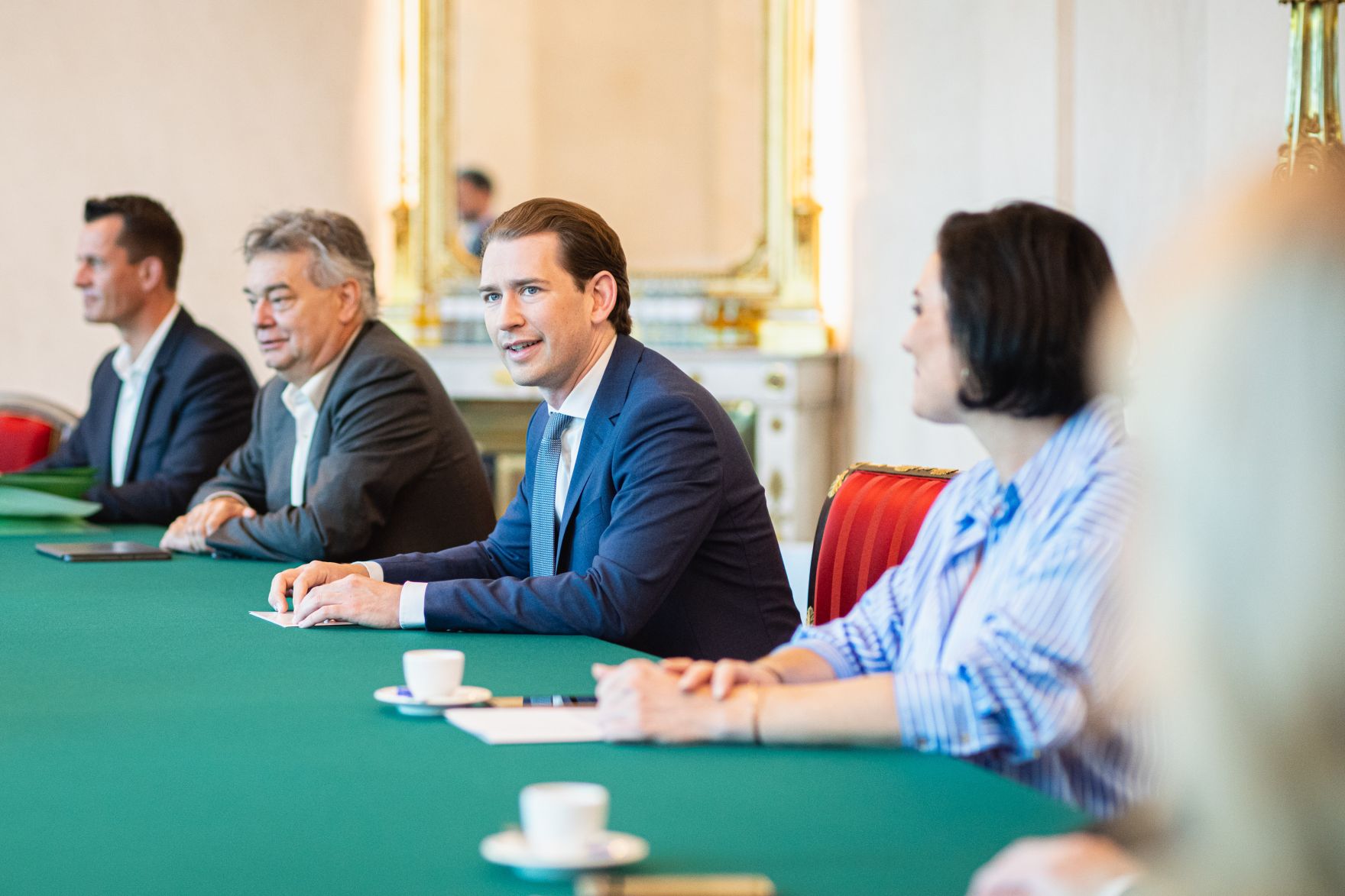 Am 9. Juli 2021 fand ein Roundtable zum Auftakt der Corona Taskforce zur Vorbereitung auf den Herbst mit Bundeskanzler Sebastian Kurz (m.), Landeshauptmann G&uuml;nther Platter und weiteren Bundesministern statt.