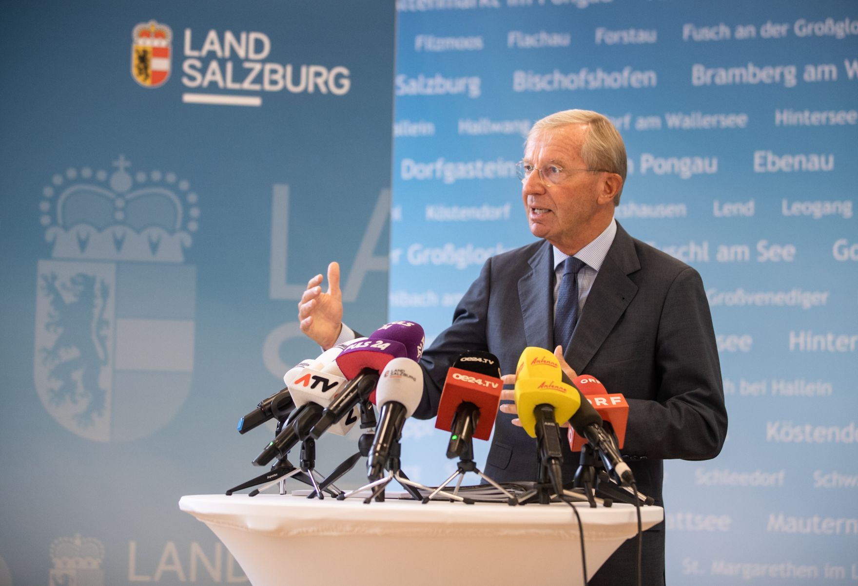 Am 20. Julie 2021 fand eine Pressekonferenz zum Thema &quot;Unterst&uuml;tzung von Bund und Land f&uuml;r den Wiederaufbau nach den &Uuml;berschwemmungen&ldquo; mit Bundeskanzler Sebastian Kurz und dem Landeshauptmann Wilfried Haslauer (im Bild).