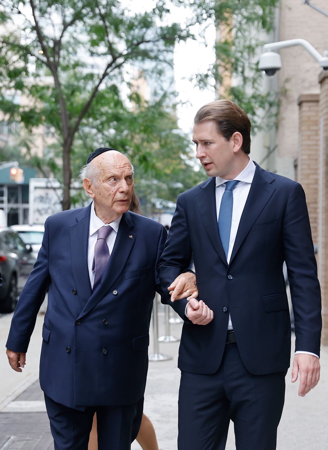 Am 23. September 2021 reiste Bundeskanzler Sebastian Kurz (r.) zu einem mehrt&auml;gigen Arbeitsbesuch nach New York. Im Bild mit Rabbi Arthur Schneier (l.).