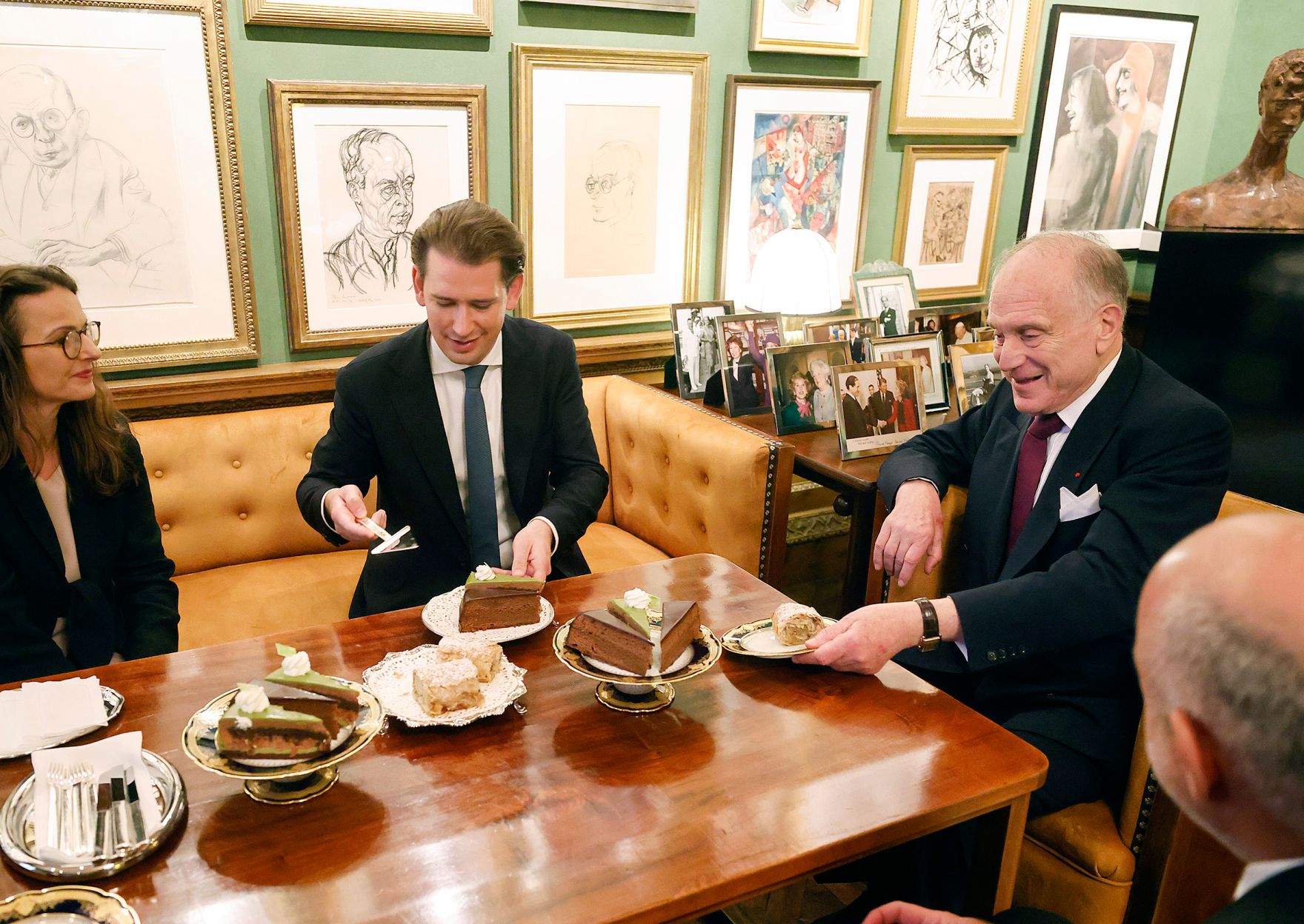 Am 23. September 2021 reiste Bundeskanzler Sebastian Kurz (l.) zu einem mehrt&auml;gigen Arbeitsbesuch nach New York. Im Bild mit Ronald Lauder (r.), President World Jewish Comite.