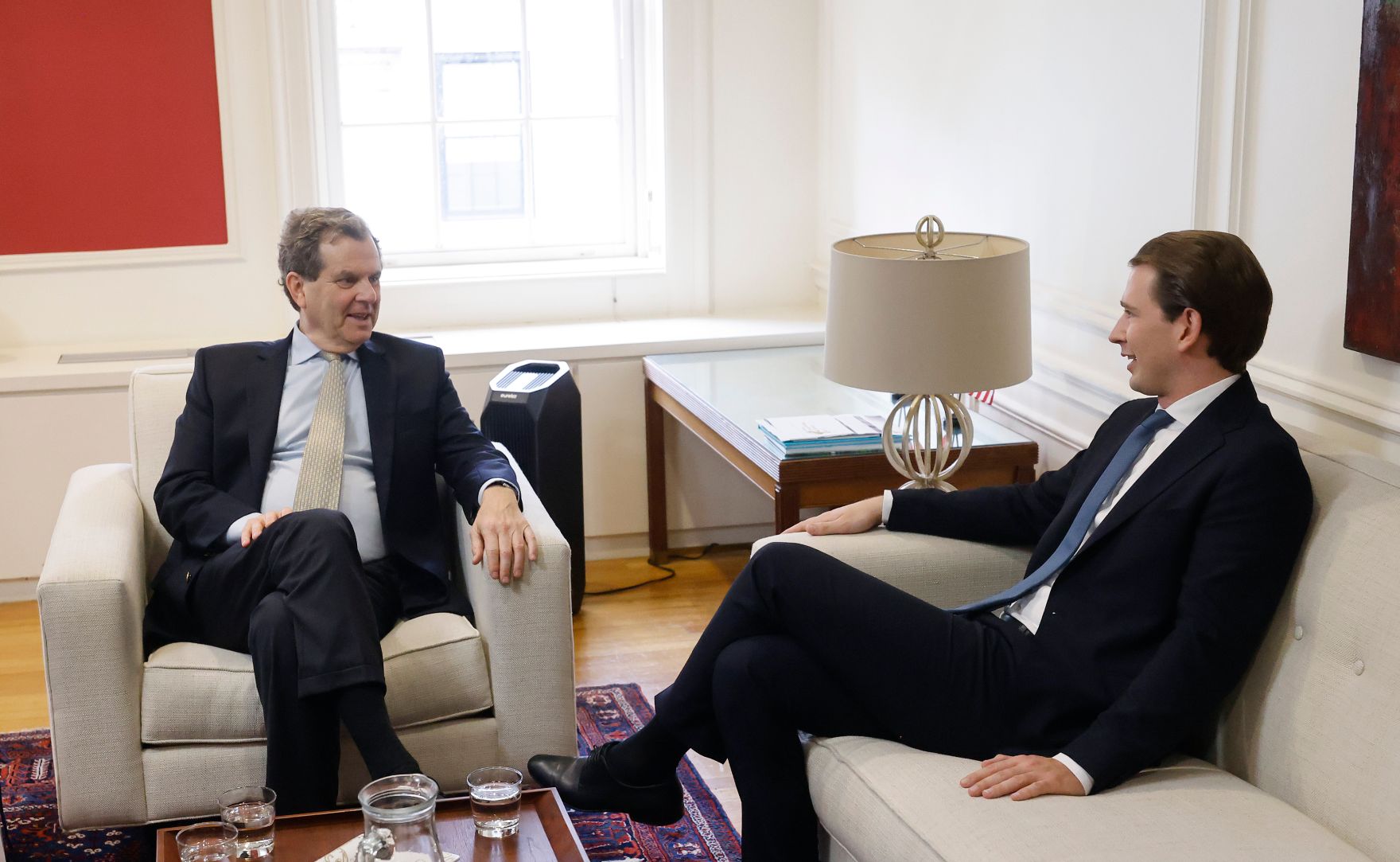 Am 23. September 2021 reiste Bundeskanzler Sebastian Kurz (r.) zu einem mehrt&auml;gigen Arbeitsbesuch nach New York. Im Bild mit David Harris (l.), President American Jewish Comite.