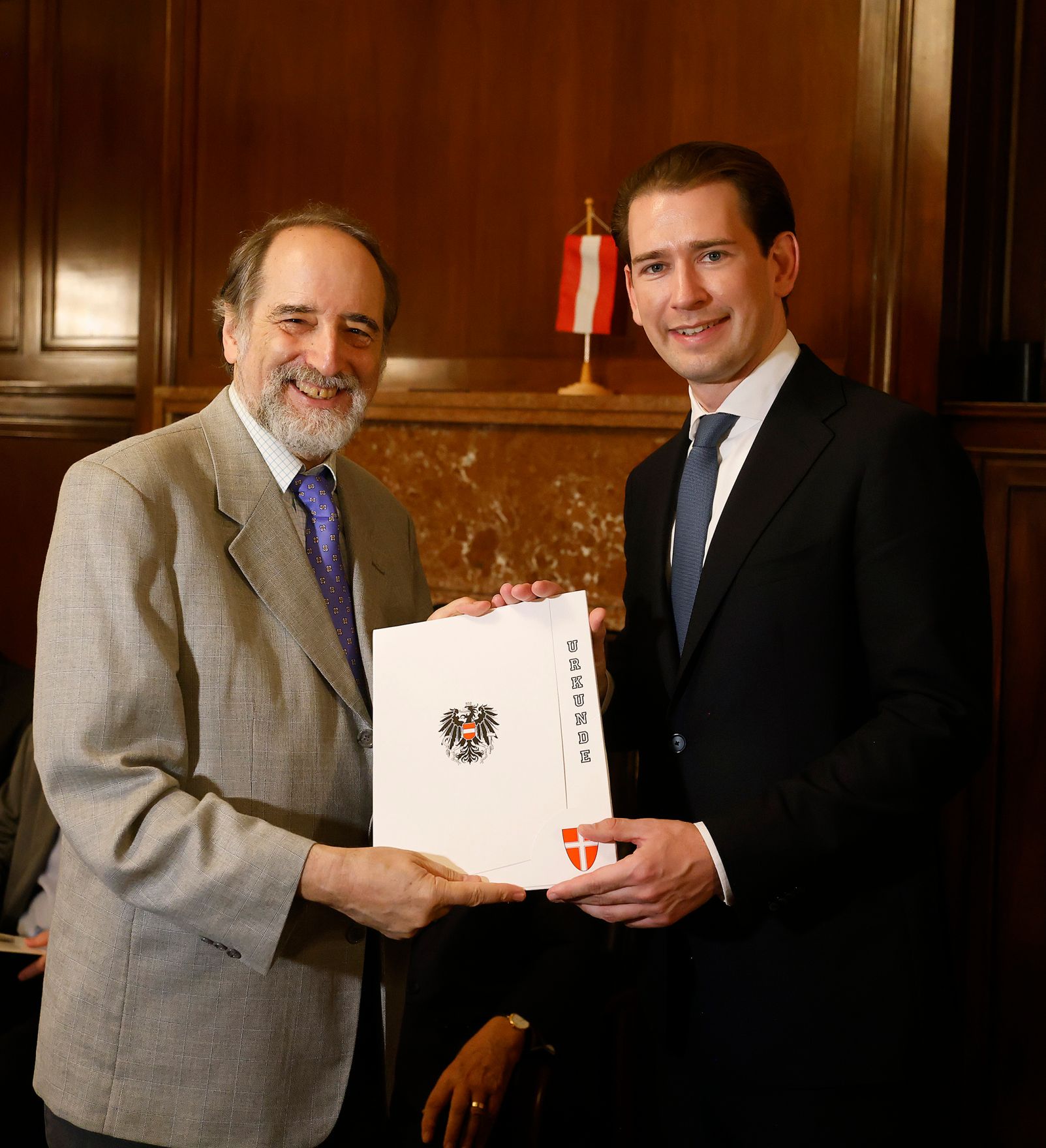 Am 23. September 2021 reiste Bundeskanzler Sebastian Kurz (r.) zu einem mehrt&auml;gigen Arbeitsbesuch nach New York. Im Bild bei der Verleihung von &ouml;sterreichischen Staatsb&uuml;rgerschaften.