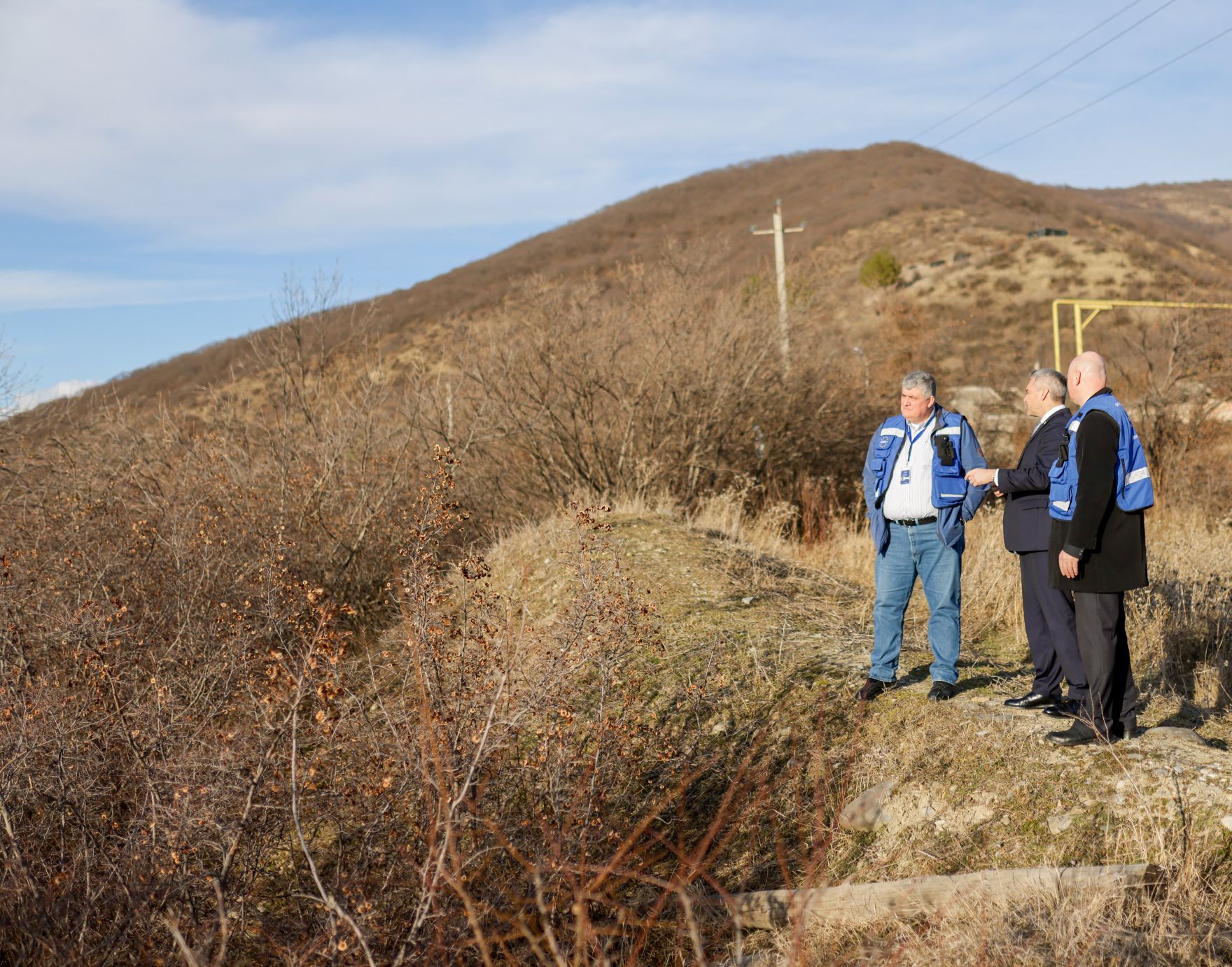 Am 30. J&auml;nner 2023 reiste Bundeskanzler Karl Nehammer (m.) zu einem Arbeitsbesuch nach Georgien. Im Bild bei der Besichtigung der EU-Beobachtermission (EUMM).